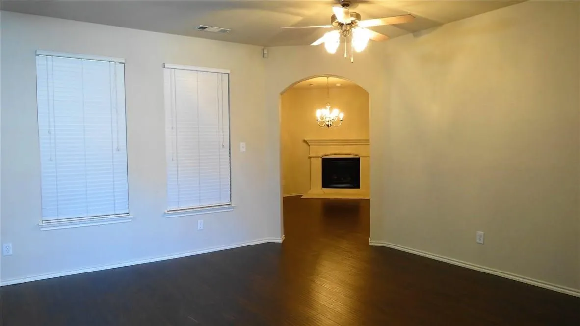 Single Family Residence For Rent in Tarrant County , 8004 Ranchvale Lane, Arlington, Texas 76002, 4 Bedroom, 2 Bathroom, 2 Garage spaces, 2,045 Sqft, built in 2004, mls#21353078, Real Estate Agent in Arlington, Homes For Rent in Tarrant county, Homes For Rent in Arlington, Realtor in Arlington Texas, Real Estate Brokerage Independent Realty Texas, Luminita Cordes Realtor