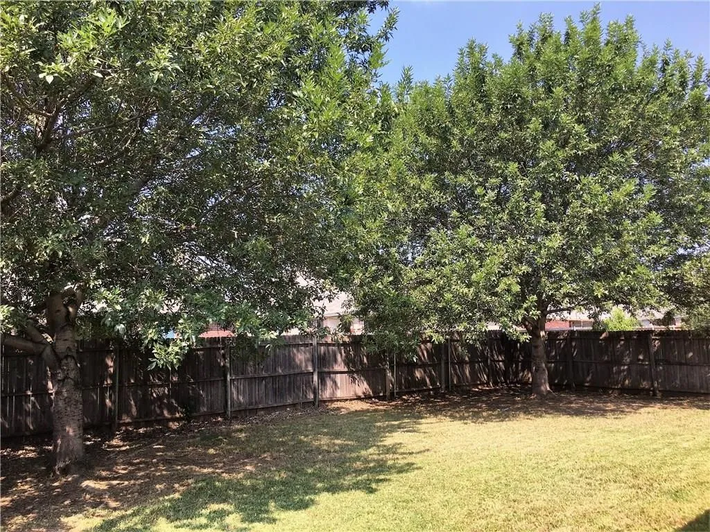 Single Family Residence For Rent in Tarrant County , 8004 Ranchvale Lane, Arlington, Texas 76002, 4 Bedroom, 2 Bathroom, 2 Garage spaces, 2,045 Sqft, built in 2004, mls#21353078, Real Estate Agent in Arlington, Homes For Rent in Tarrant county, Homes For Rent in Arlington, Realtor in Arlington Texas, Real Estate Brokerage Independent Realty Texas, Luminita Cordes Realtor