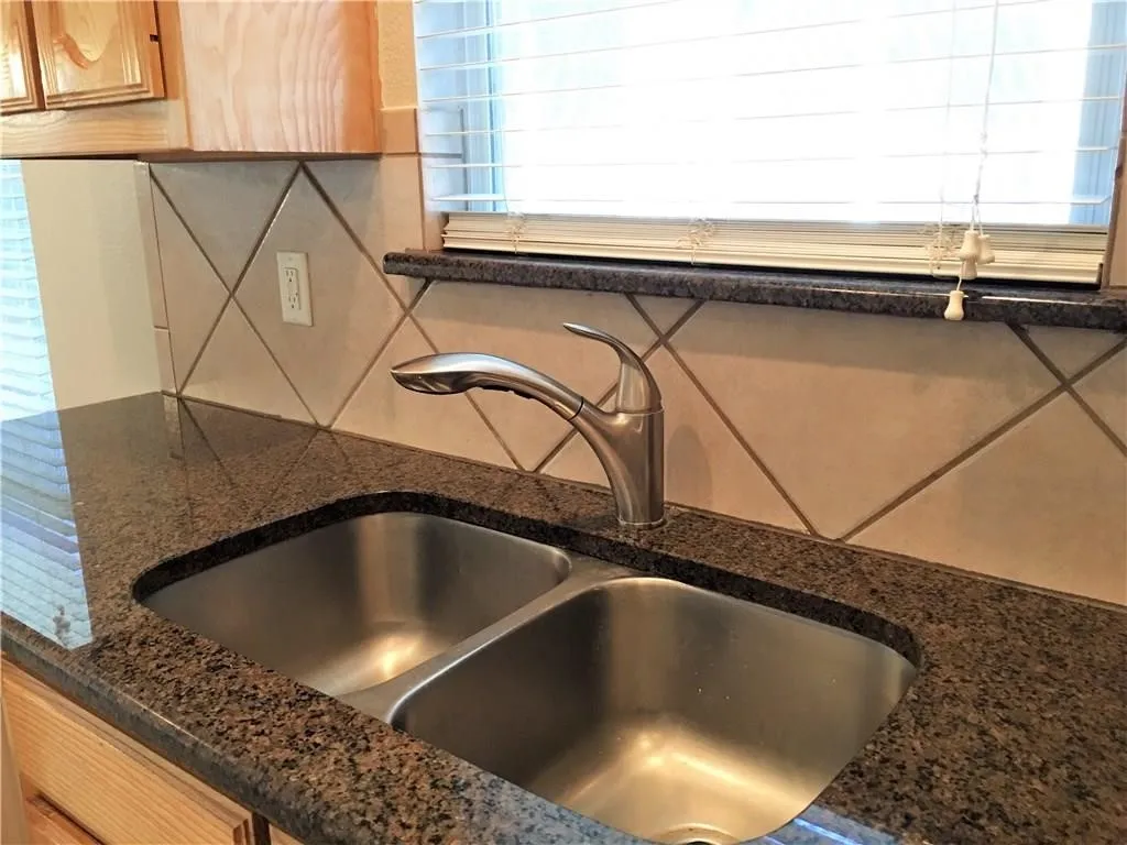 Single Family Residence For Rent in Tarrant County , 8004 Ranchvale Lane, Arlington, Texas 76002, 4 Bedroom, 2 Bathroom, 2 Garage spaces, 2,045 Sqft, built in 2004, mls#21353078, Real Estate Agent in Arlington, Homes For Rent in Tarrant county, Homes For Rent in Arlington, Realtor in Arlington Texas, Real Estate Brokerage Independent Realty Texas, Luminita Cordes Realtor