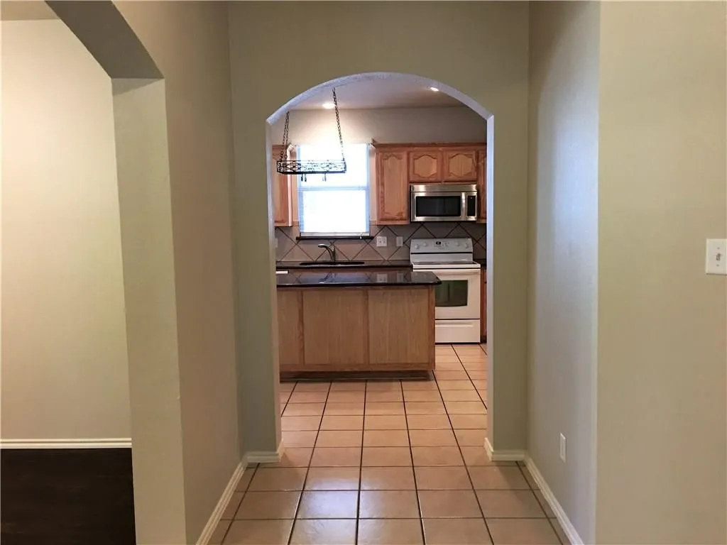 Single Family Residence For Rent in Tarrant County , 8004 Ranchvale Lane, Arlington, Texas 76002, 4 Bedroom, 2 Bathroom, 2 Garage spaces, 2,045 Sqft, built in 2004, mls#21353078, Real Estate Agent in Arlington, Homes For Rent in Tarrant county, Homes For Rent in Arlington, Realtor in Arlington Texas, Real Estate Brokerage Independent Realty Texas, Luminita Cordes Realtor