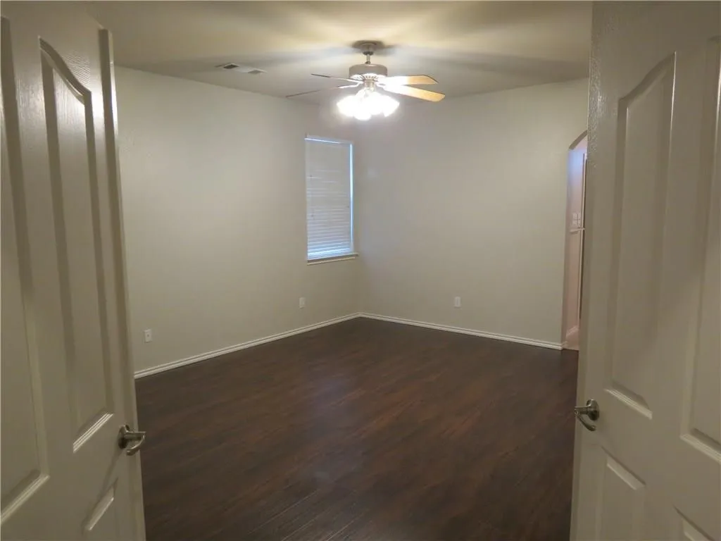 Single Family Residence For Rent in Tarrant County , 8004 Ranchvale Lane, Arlington, Texas 76002, 4 Bedroom, 2 Bathroom, 2 Garage spaces, 2,045 Sqft, built in 2004, mls#21353078, Real Estate Agent in Arlington, Homes For Rent in Tarrant county, Homes For Rent in Arlington, Realtor in Arlington Texas, Real Estate Brokerage Independent Realty Texas, Luminita Cordes Realtor