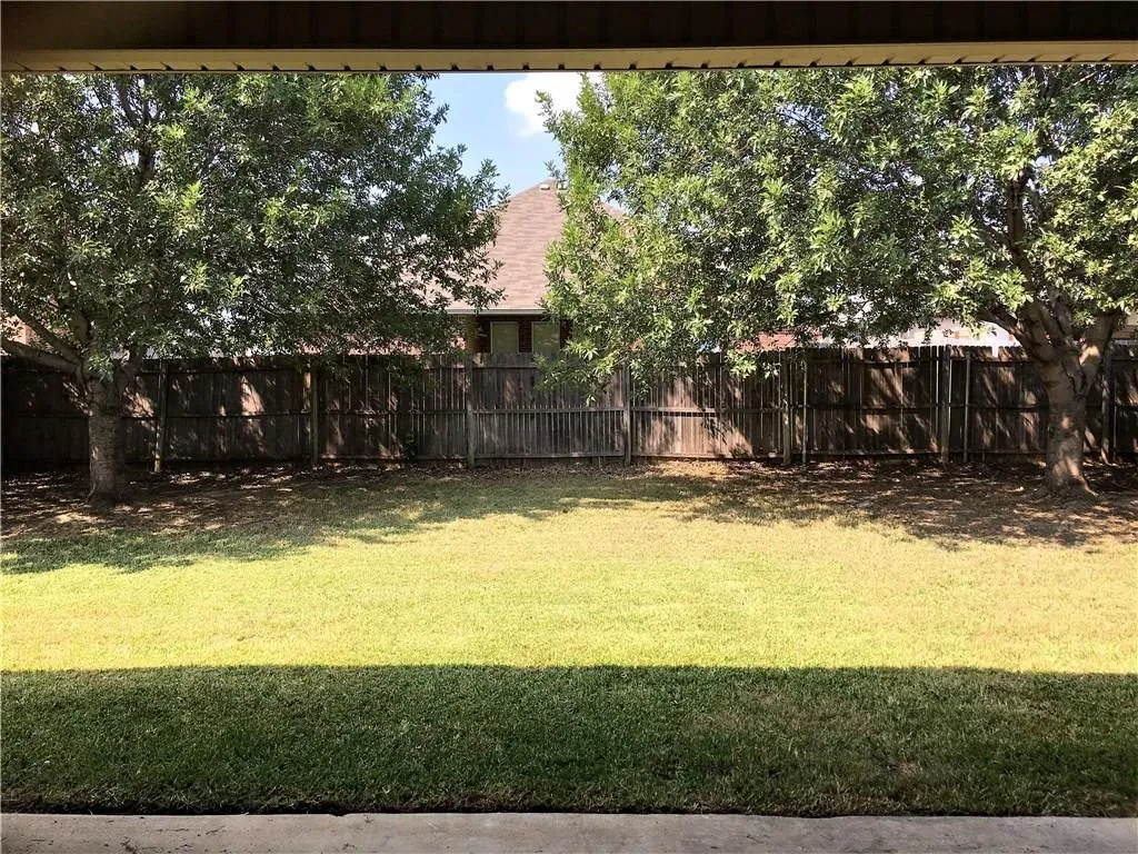Single Family Residence For Rent in Tarrant County , 8004 Ranchvale Lane, Arlington, Texas 76002, 4 Bedroom, 2 Bathroom, 2 Garage spaces, 2,045 Sqft, built in 2004, mls#21353078, Real Estate Agent in Arlington, Homes For Rent in Tarrant county, Homes For Rent in Arlington, Realtor in Arlington Texas, Real Estate Brokerage Independent Realty Texas, Luminita Cordes Realtor