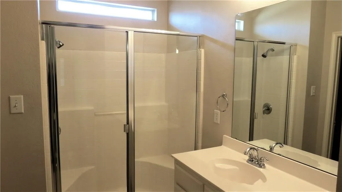 Single Family Residence For Rent in Tarrant County , 8004 Ranchvale Lane, Arlington, Texas 76002, 4 Bedroom, 2 Bathroom, 2 Garage spaces, 2,045 Sqft, built in 2004, mls#21353078, Real Estate Agent in Arlington, Homes For Rent in Tarrant county, Homes For Rent in Arlington, Realtor in Arlington Texas, Real Estate Brokerage Independent Realty Texas, Luminita Cordes Realtor