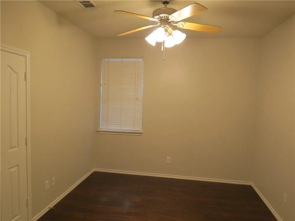 Single Family Residence For Rent in Tarrant County , 8004 Ranchvale Lane, Arlington, Texas 76002, 4 Bedroom, 2 Bathroom, 2 Garage spaces, 2,045 Sqft, built in 2004, mls#21353078, Real Estate Agent in Arlington, Homes For Rent in Tarrant county, Homes For Rent in Arlington, Realtor in Arlington Texas, Real Estate Brokerage Independent Realty Texas, Luminita Cordes Realtor