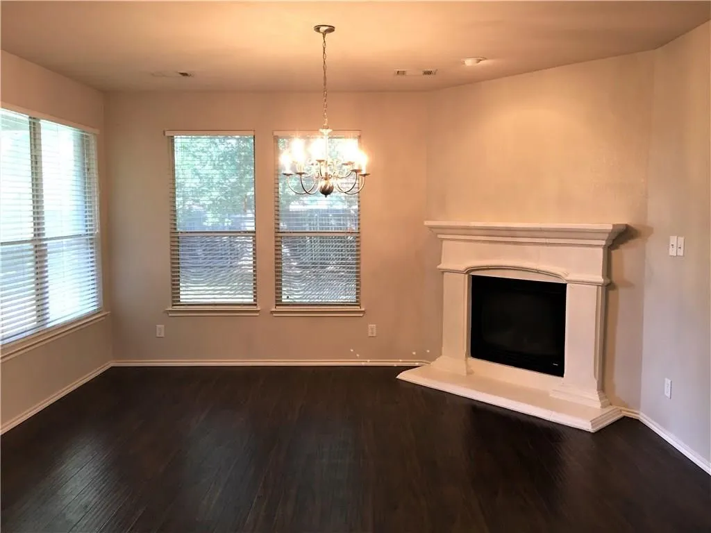 Single Family Residence For Rent in Tarrant County , 8004 Ranchvale Lane, Arlington, Texas 76002, 4 Bedroom, 2 Bathroom, 2 Garage spaces, 2,045 Sqft, built in 2004, mls#21353078, Real Estate Agent in Arlington, Homes For Rent in Tarrant county, Homes For Rent in Arlington, Realtor in Arlington Texas, Real Estate Brokerage Independent Realty Texas, Luminita Cordes Realtor