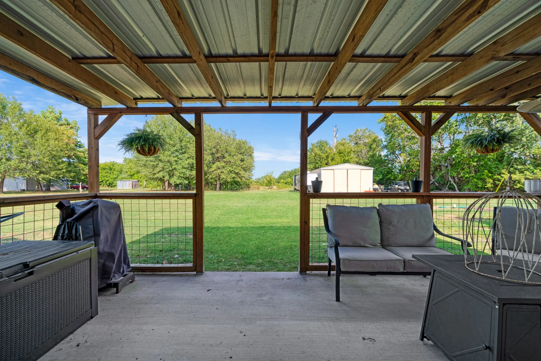 Single Family Residence For Sale in Lamar County , 4237 FARM ROAD 196, Pattonville, Texas 75468, 4 Bedroom, 2 Bathroom, Garage spaces, 1,871 Sqft, built in 1990, Price $339,900, mls#21352279, Real Estate Agent in Pattonville, Homes For Sale in Lamar county, Homes For Sale in Pattonville, Realtor in Pattonville Texas, Real Estate Brokerage Independent Realty Texas, Luminita Cordes Realtor