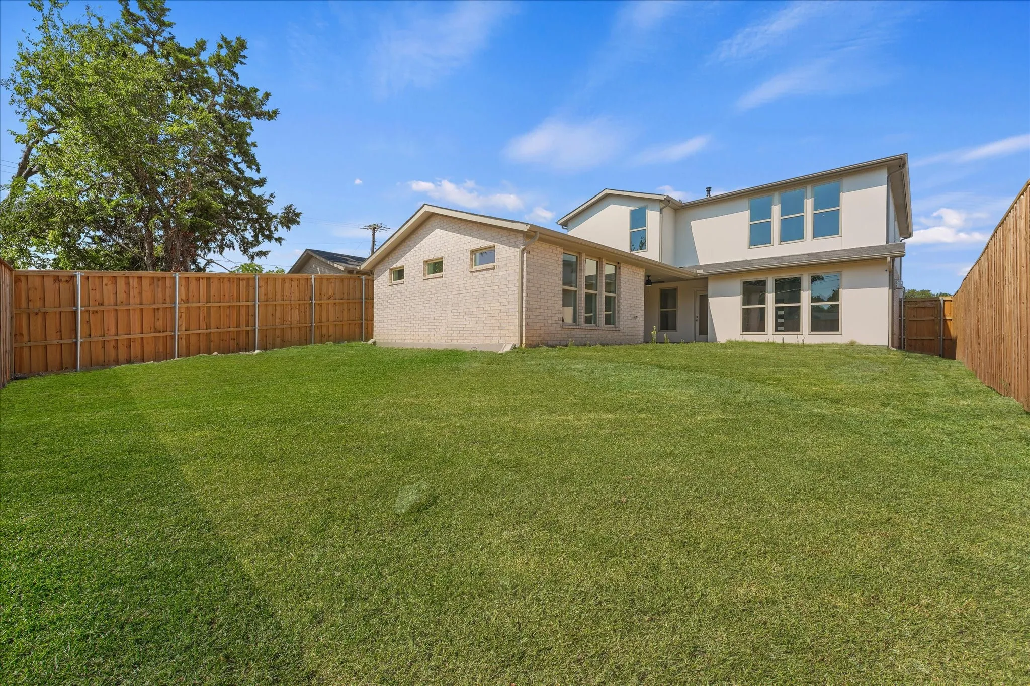 Vaulted ceiling, three single-hung windows, recessed lighting, wood-finish flooring, and a ceiling fan