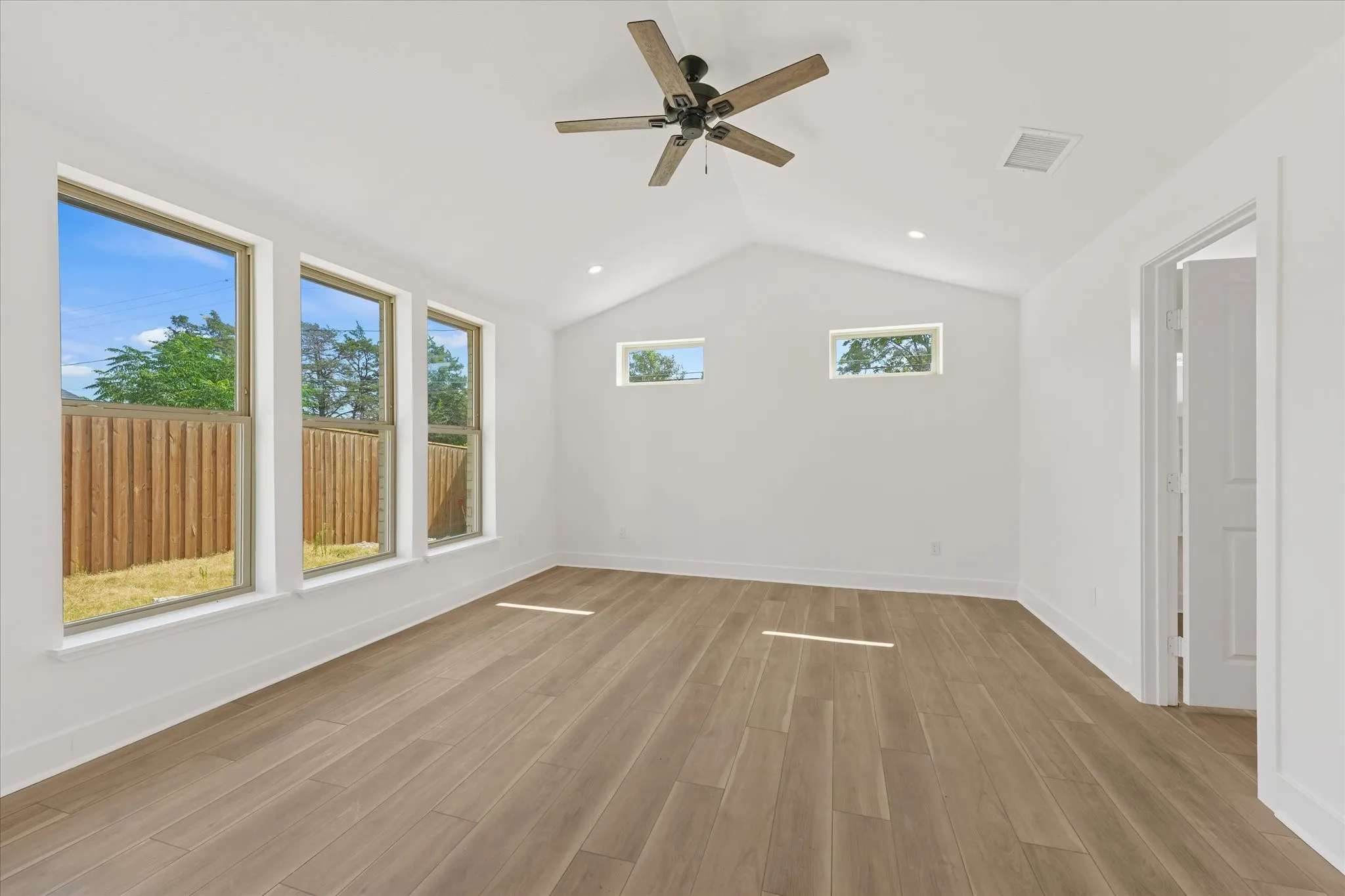 Single Family Residence For Rent in Dallas County , 3786 Wenatche Drive, Dallas, Texas 75233, 4 Bedroom, 4 Bathroom, 2 Garage spaces, 2,907 Sqft, built in 2024, mls#21357384, Real Estate Agent in Dallas, Homes For Rent in Dallas county, Homes For Rent in Dallas, Realtor in Dallas Texas, Real Estate Brokerage Independent Realty Texas, Luminita Cordes Realtor