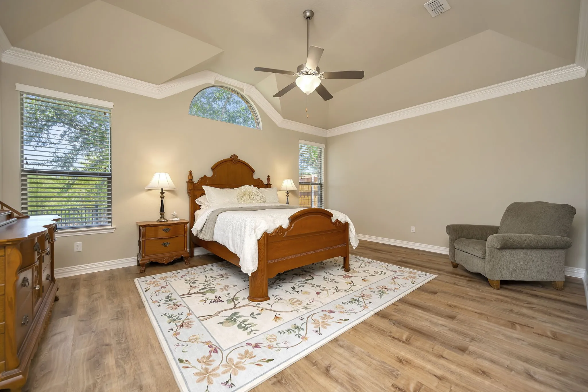 Spacious primary bedroom.