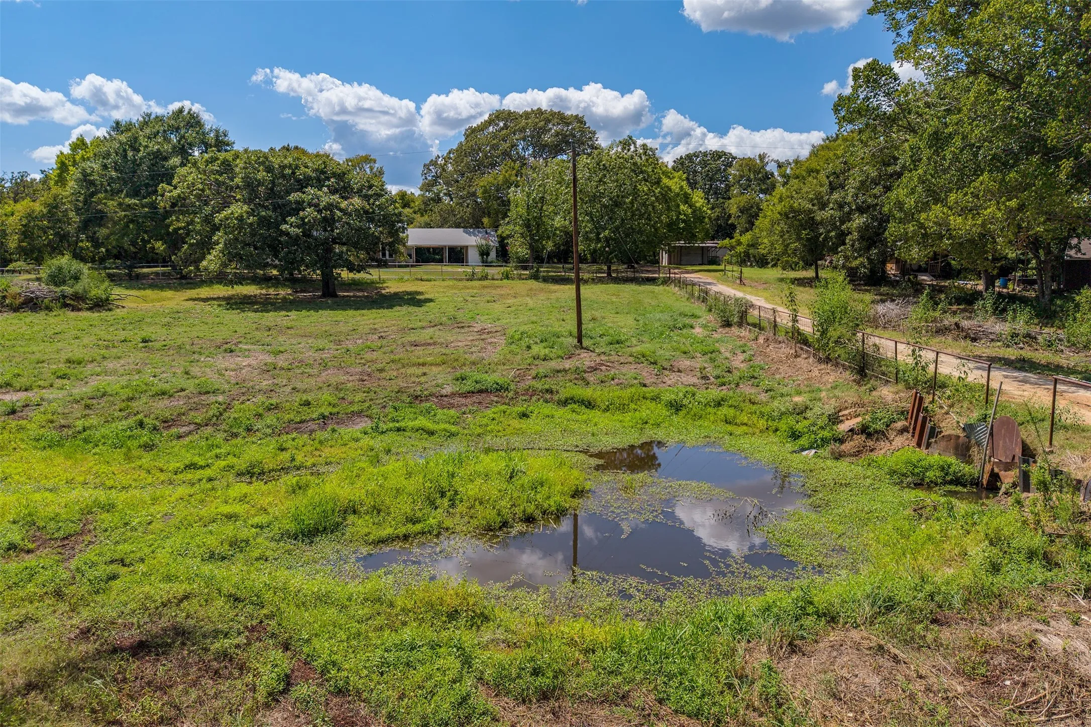 Single Family Residence For Sale in Henderson County , 5250 Fm 2494, Athens, Texas 75751, 5 Bedroom, 3 Bathroom, Garage spaces, 2,335 Sqft, built in 1964, Price $250,000, mls#21358099, Real Estate Agent in Athens, Homes For Sale in Henderson county, Homes For Sale in Athens, Realtor in Athens Texas, Real Estate Brokerage Independent Realty Texas, Luminita Cordes Realtor