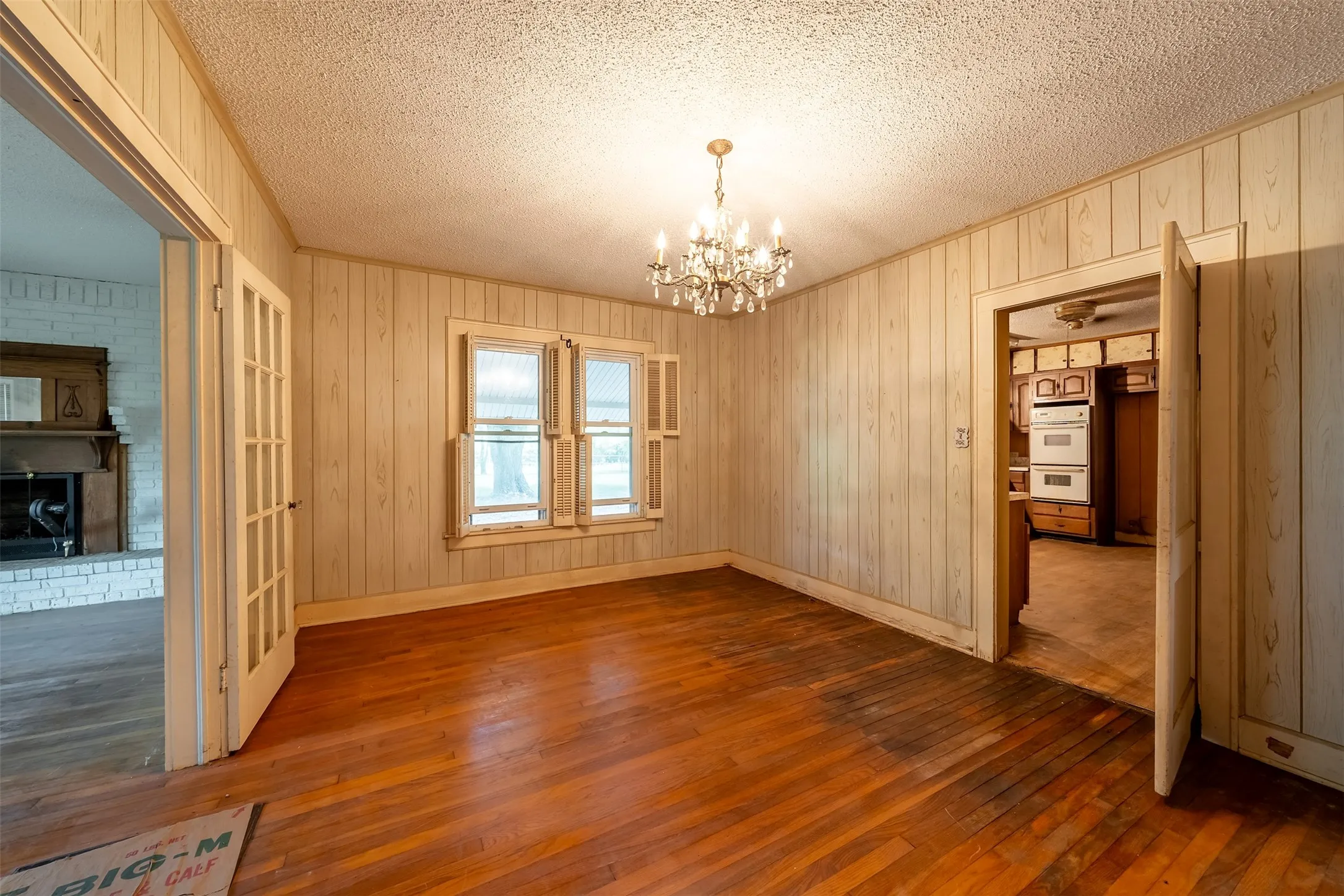 Single Family Residence For Sale in Henderson County , 5250 Fm 2494, Athens, Texas 75751, 5 Bedroom, 3 Bathroom, Garage spaces, 2,335 Sqft, built in 1964, Price $250,000, mls#21358099, Real Estate Agent in Athens, Homes For Sale in Henderson county, Homes For Sale in Athens, Realtor in Athens Texas, Real Estate Brokerage Independent Realty Texas, Luminita Cordes Realtor