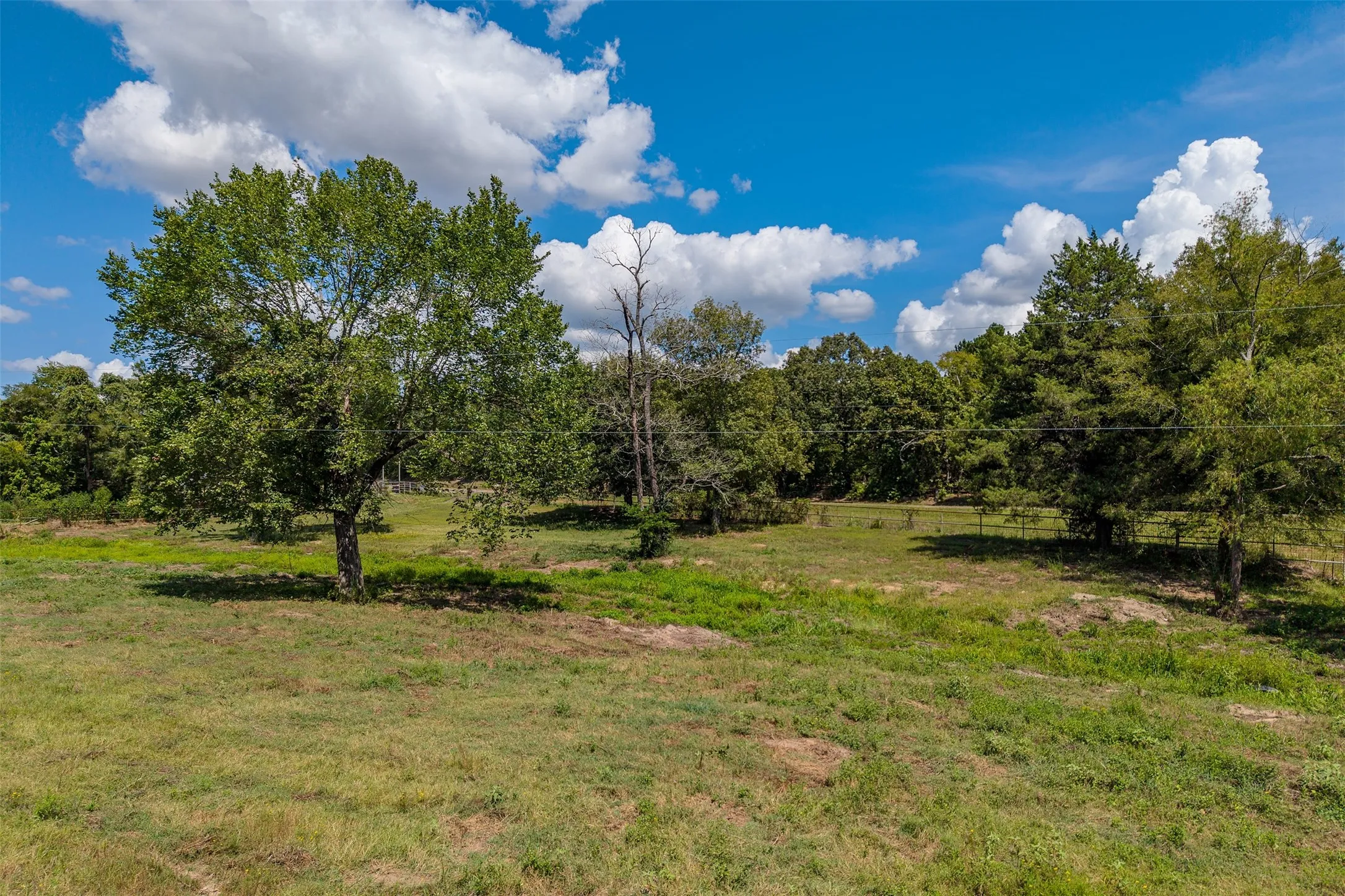 Single Family Residence For Sale in Henderson County , 5250 Fm 2494, Athens, Texas 75751, 5 Bedroom, 3 Bathroom, Garage spaces, 2,335 Sqft, built in 1964, Price $250,000, mls#21358099, Real Estate Agent in Athens, Homes For Sale in Henderson county, Homes For Sale in Athens, Realtor in Athens Texas, Real Estate Brokerage Independent Realty Texas, Luminita Cordes Realtor