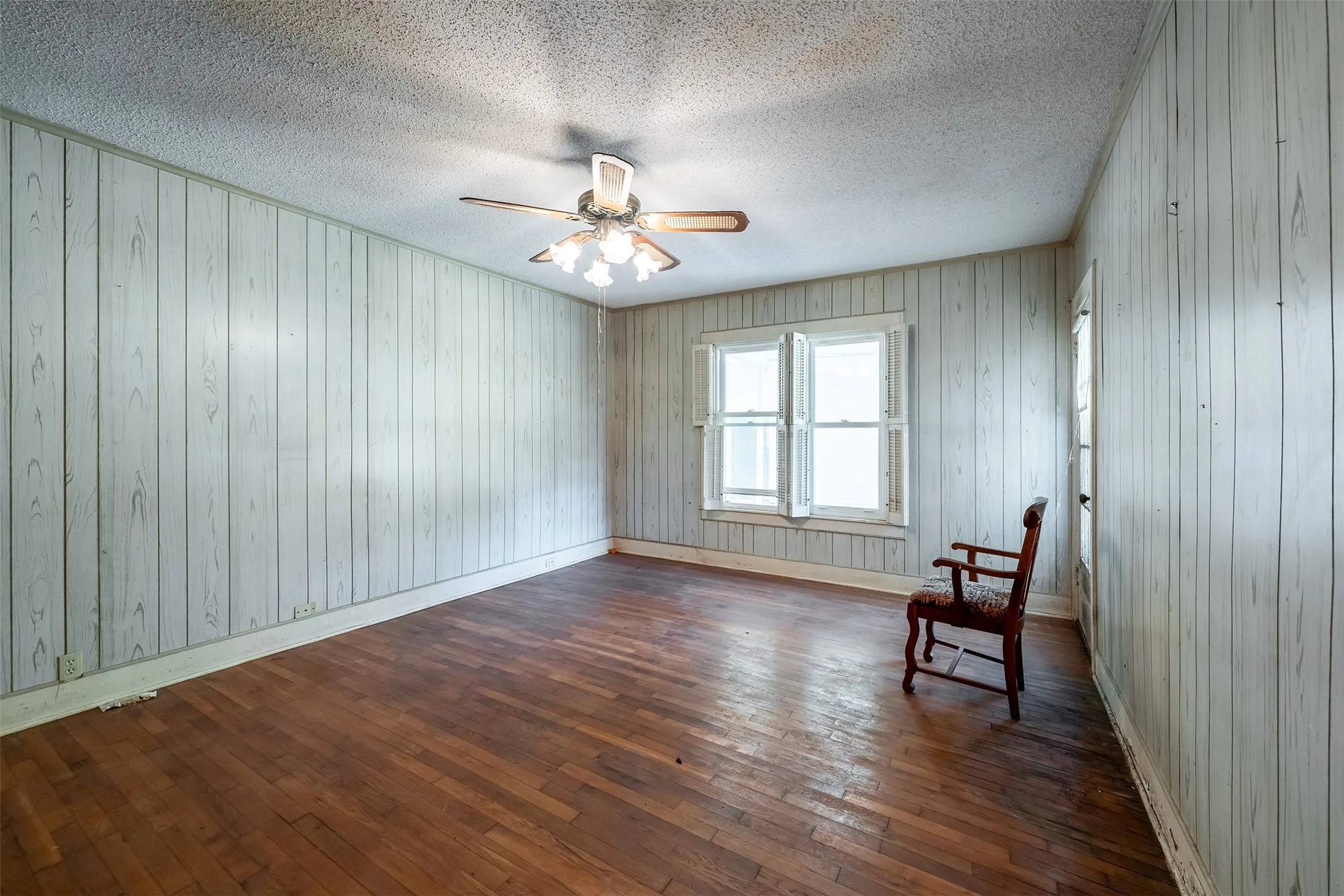 Single Family Residence For Sale in Henderson County , 5250 Fm 2494, Athens, Texas 75751, 5 Bedroom, 3 Bathroom, Garage spaces, 2,335 Sqft, built in 1964, Price $250,000, mls#21358099, Real Estate Agent in Athens, Homes For Sale in Henderson county, Homes For Sale in Athens, Realtor in Athens Texas, Real Estate Brokerage Independent Realty Texas, Luminita Cordes Realtor