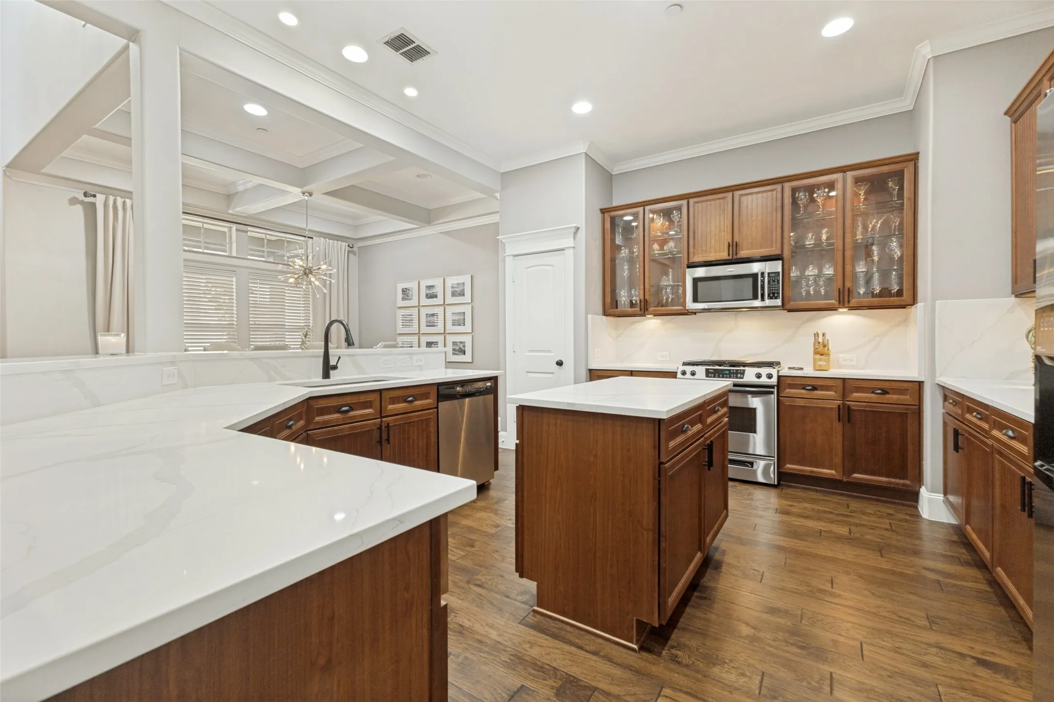 Condominium For Sale in Dallas County , 1600 Abrams Road 27, Dallas, Texas 75214, 2 Bedroom, 3 Bathroom, 2 Garage spaces, 1,985 Sqft, built in 2005, mls#21356475, Real Estate Agent in Dallas, Homes For Sale in Dallas county, Homes For Sale in Dallas, Realtor in Dallas Texas, Real Estate Brokerage Independent Realty Texas, Luminita Cordes Realtor