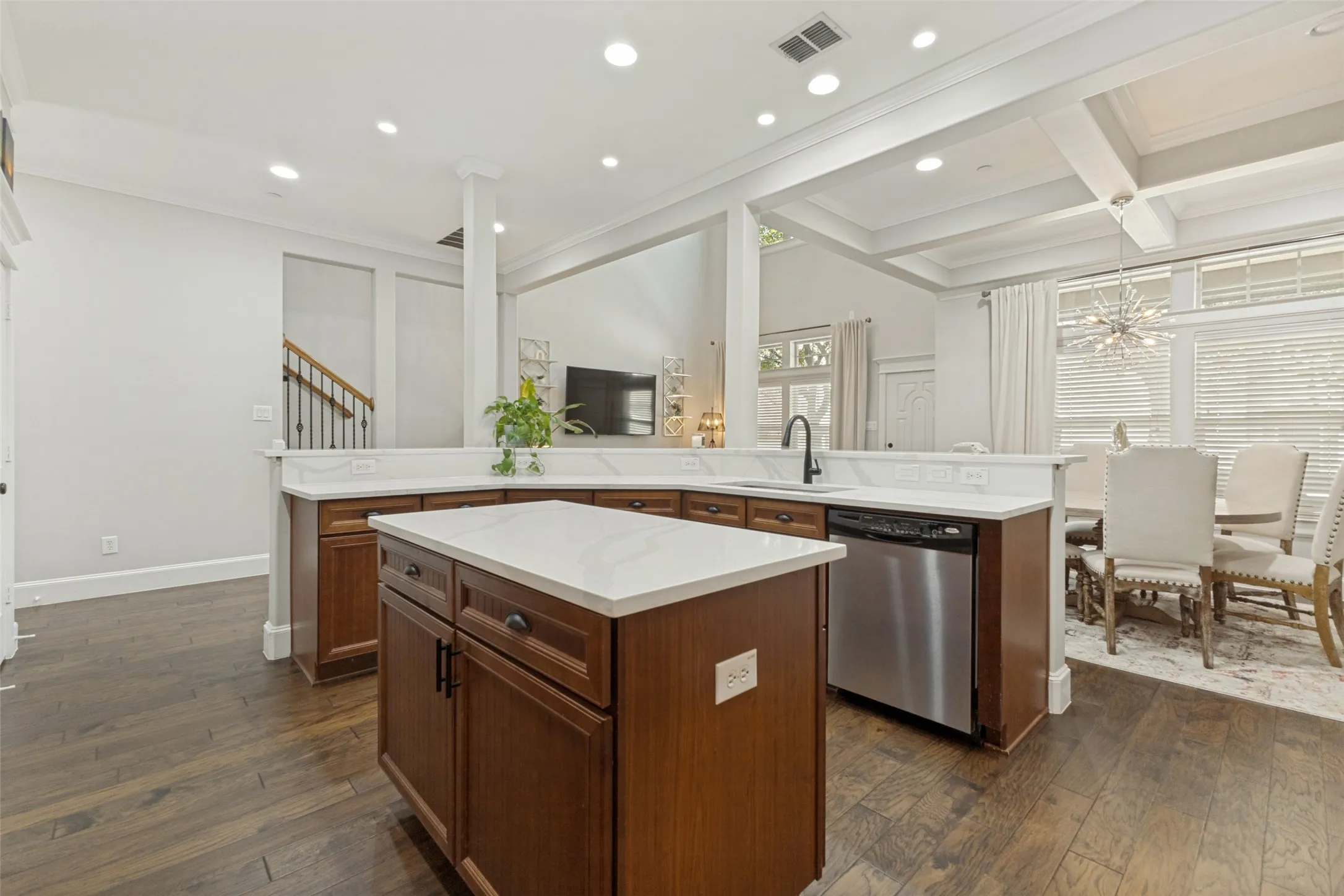Condominium For Sale in Dallas County , 1600 Abrams Road 27, Dallas, Texas 75214, 2 Bedroom, 3 Bathroom, 2 Garage spaces, 1,985 Sqft, built in 2005, mls#21356475, Real Estate Agent in Dallas, Homes For Sale in Dallas county, Homes For Sale in Dallas, Realtor in Dallas Texas, Real Estate Brokerage Independent Realty Texas, Luminita Cordes Realtor