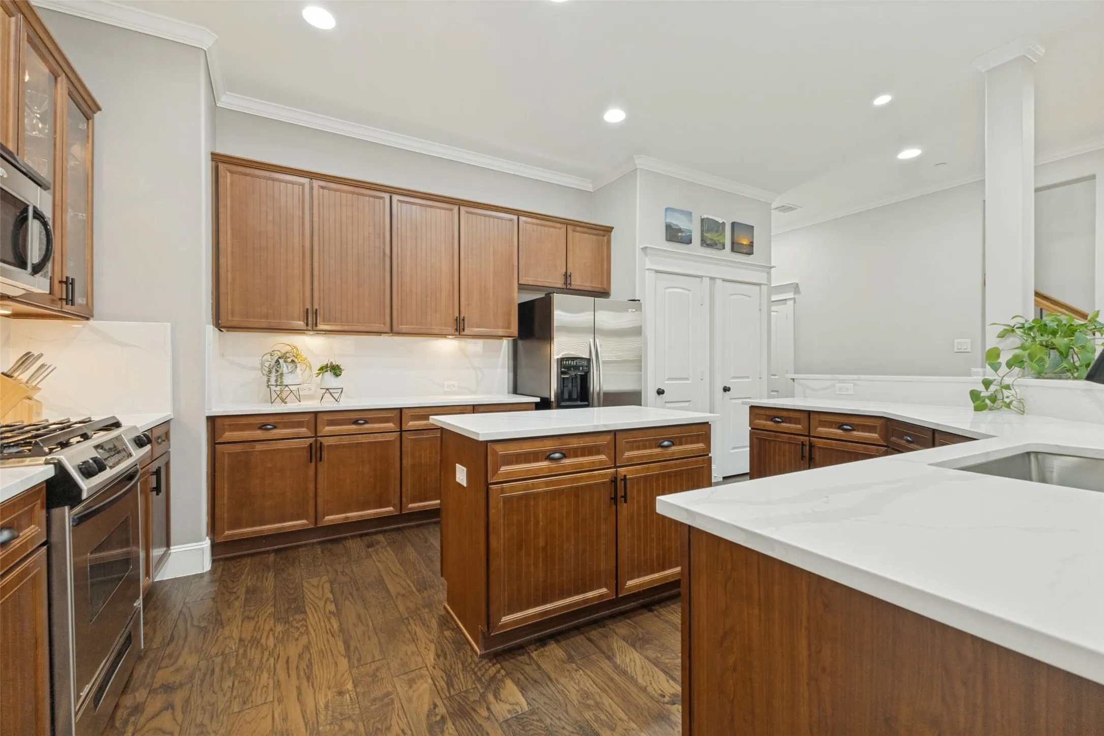 Condominium For Sale in Dallas County , 1600 Abrams Road 27, Dallas, Texas 75214, 2 Bedroom, 3 Bathroom, 2 Garage spaces, 1,985 Sqft, built in 2005, mls#21356475, Real Estate Agent in Dallas, Homes For Sale in Dallas county, Homes For Sale in Dallas, Realtor in Dallas Texas, Real Estate Brokerage Independent Realty Texas, Luminita Cordes Realtor