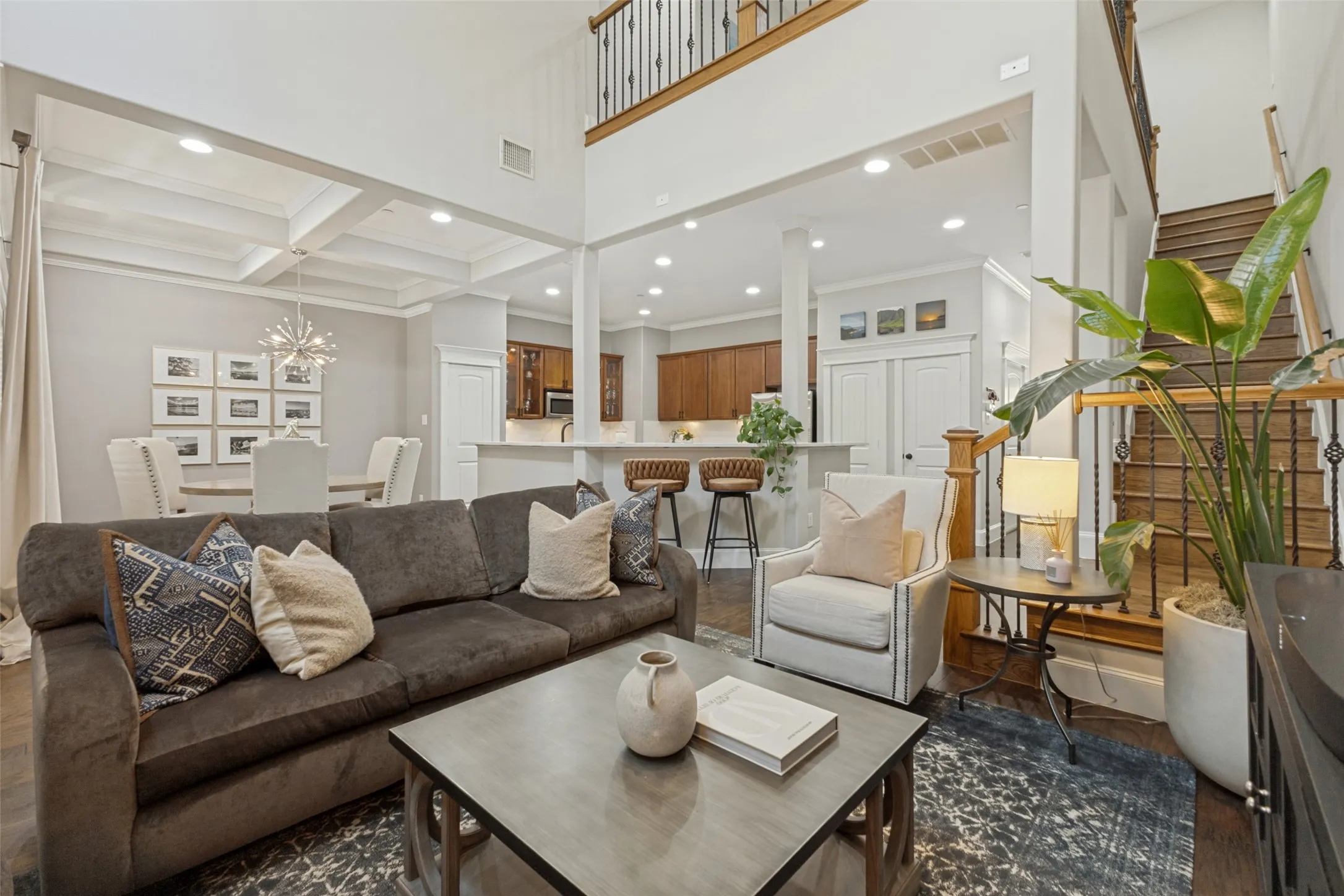 Condominium For Sale in Dallas County , 1600 Abrams Road 27, Dallas, Texas 75214, 2 Bedroom, 3 Bathroom, 2 Garage spaces, 1,985 Sqft, built in 2005, mls#21356475, Real Estate Agent in Dallas, Homes For Sale in Dallas county, Homes For Sale in Dallas, Realtor in Dallas Texas, Real Estate Brokerage Independent Realty Texas, Luminita Cordes Realtor