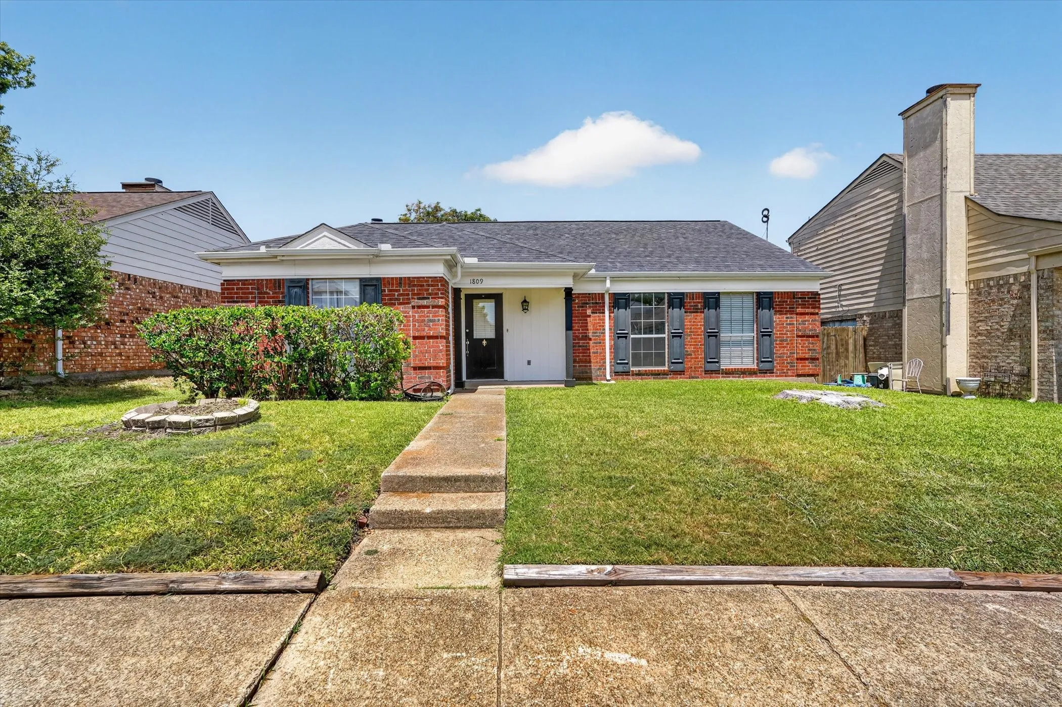 Single Family Residence For Sale in Dallas County , 1809 Smokey Mountain Trail, Mesquite, Texas 75149, 3 Bedroom, 2 Bathroom, 2 Garage spaces, 1,429 Sqft, built in 1985, mls#21358400, Real Estate Agent in Mesquite, Homes For Sale in Dallas county, Homes For Sale in Mesquite, Realtor in Mesquite Texas, Real Estate Brokerage Independent Realty Texas, Luminita Cordes Realtor