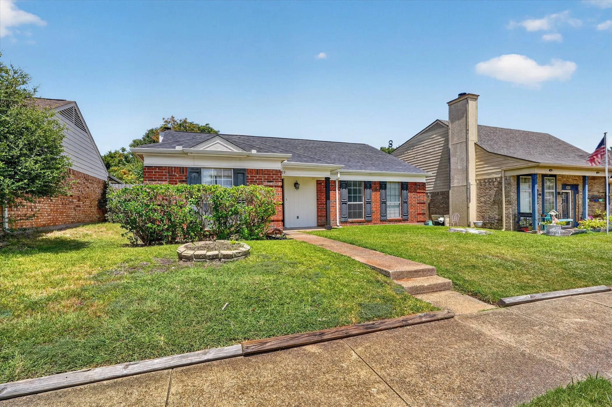 Single Family Residence For Sale in Dallas County , 1809 Smokey Mountain Trail, Mesquite, Texas 75149, 3 Bedroom, 2 Bathroom, 2 Garage spaces, 1,429 Sqft, built in 1985, mls#21358400, Real Estate Agent in Mesquite, Homes For Sale in Dallas county, Homes For Sale in Mesquite, Realtor in Mesquite Texas, Real Estate Brokerage Independent Realty Texas, Luminita Cordes Realtor