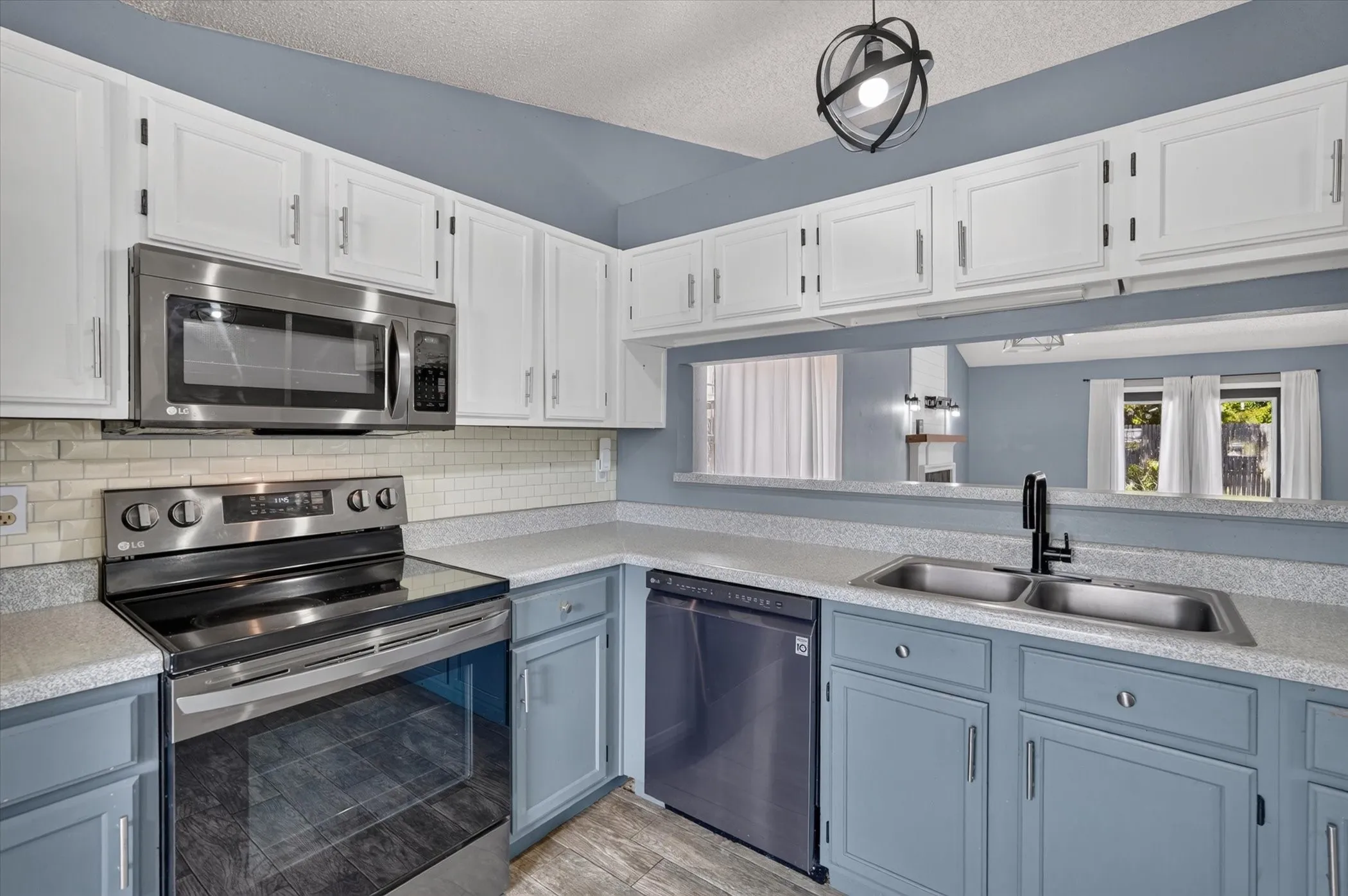Single Family Residence For Sale in Dallas County , 1809 Smokey Mountain Trail, Mesquite, Texas 75149, 3 Bedroom, 2 Bathroom, 2 Garage spaces, 1,429 Sqft, built in 1985, mls#21358400, Real Estate Agent in Mesquite, Homes For Sale in Dallas county, Homes For Sale in Mesquite, Realtor in Mesquite Texas, Real Estate Brokerage Independent Realty Texas, Luminita Cordes Realtor