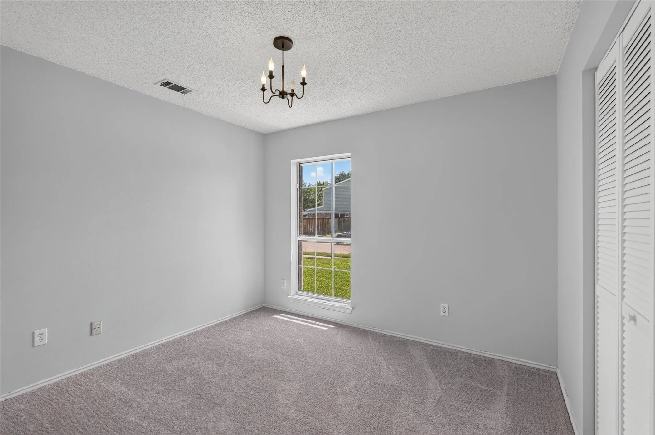 Single Family Residence For Sale in Dallas County , 1809 Smokey Mountain Trail, Mesquite, Texas 75149, 3 Bedroom, 2 Bathroom, 2 Garage spaces, 1,429 Sqft, built in 1985, mls#21358400, Real Estate Agent in Mesquite, Homes For Sale in Dallas county, Homes For Sale in Mesquite, Realtor in Mesquite Texas, Real Estate Brokerage Independent Realty Texas, Luminita Cordes Realtor