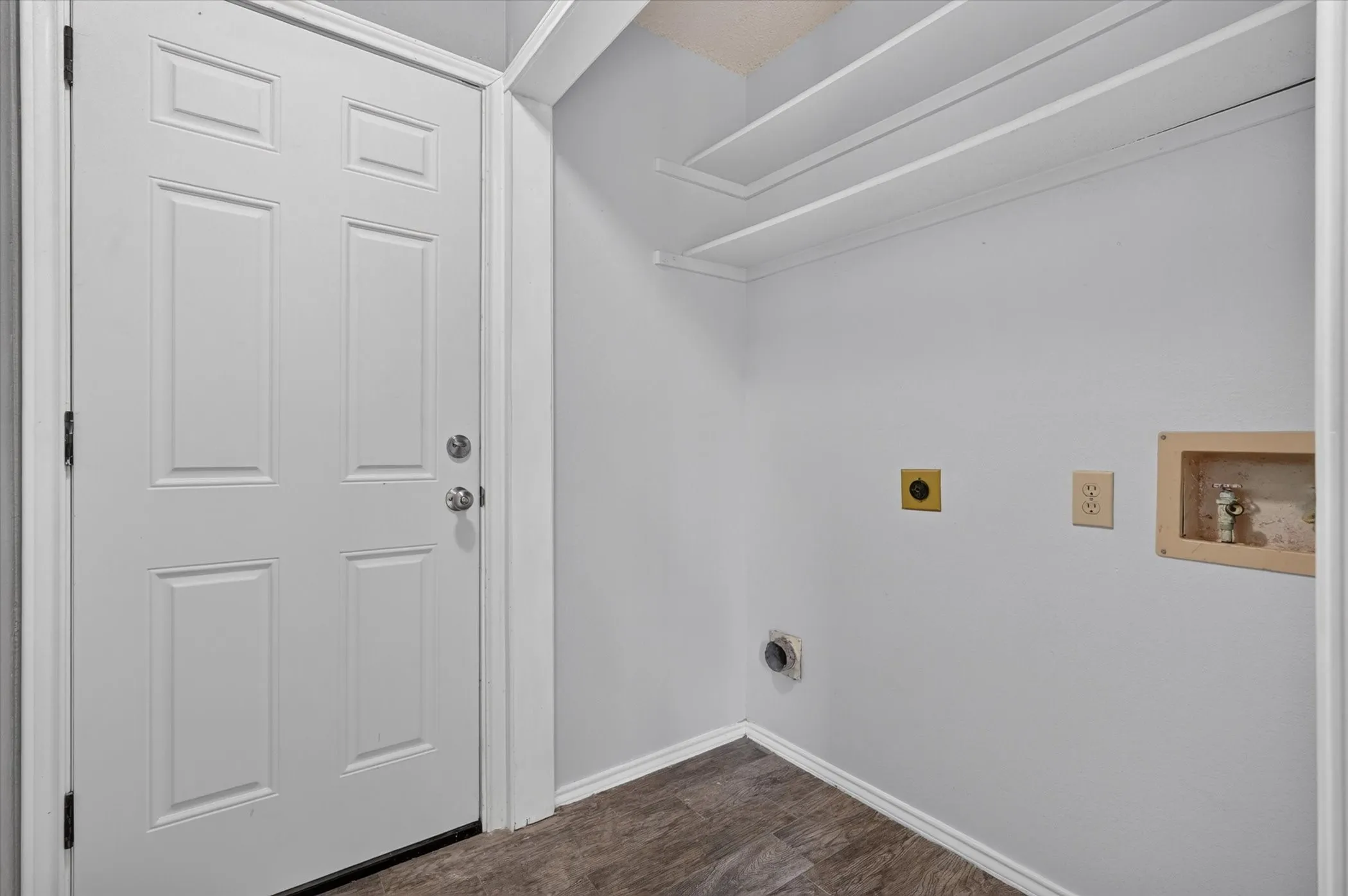 Single Family Residence For Sale in Dallas County , 1809 Smokey Mountain Trail, Mesquite, Texas 75149, 3 Bedroom, 2 Bathroom, 2 Garage spaces, 1,429 Sqft, built in 1985, mls#21358400, Real Estate Agent in Mesquite, Homes For Sale in Dallas county, Homes For Sale in Mesquite, Realtor in Mesquite Texas, Real Estate Brokerage Independent Realty Texas, Luminita Cordes Realtor