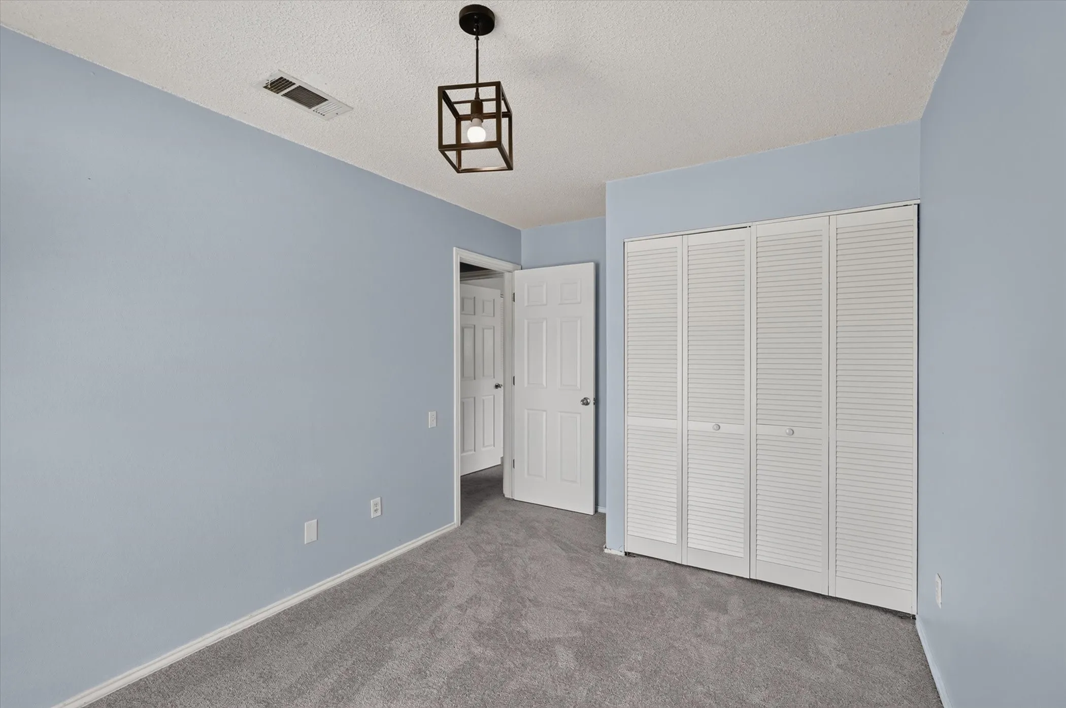 Single Family Residence For Sale in Dallas County , 1809 Smokey Mountain Trail, Mesquite, Texas 75149, 3 Bedroom, 2 Bathroom, 2 Garage spaces, 1,429 Sqft, built in 1985, mls#21358400, Real Estate Agent in Mesquite, Homes For Sale in Dallas county, Homes For Sale in Mesquite, Realtor in Mesquite Texas, Real Estate Brokerage Independent Realty Texas, Luminita Cordes Realtor