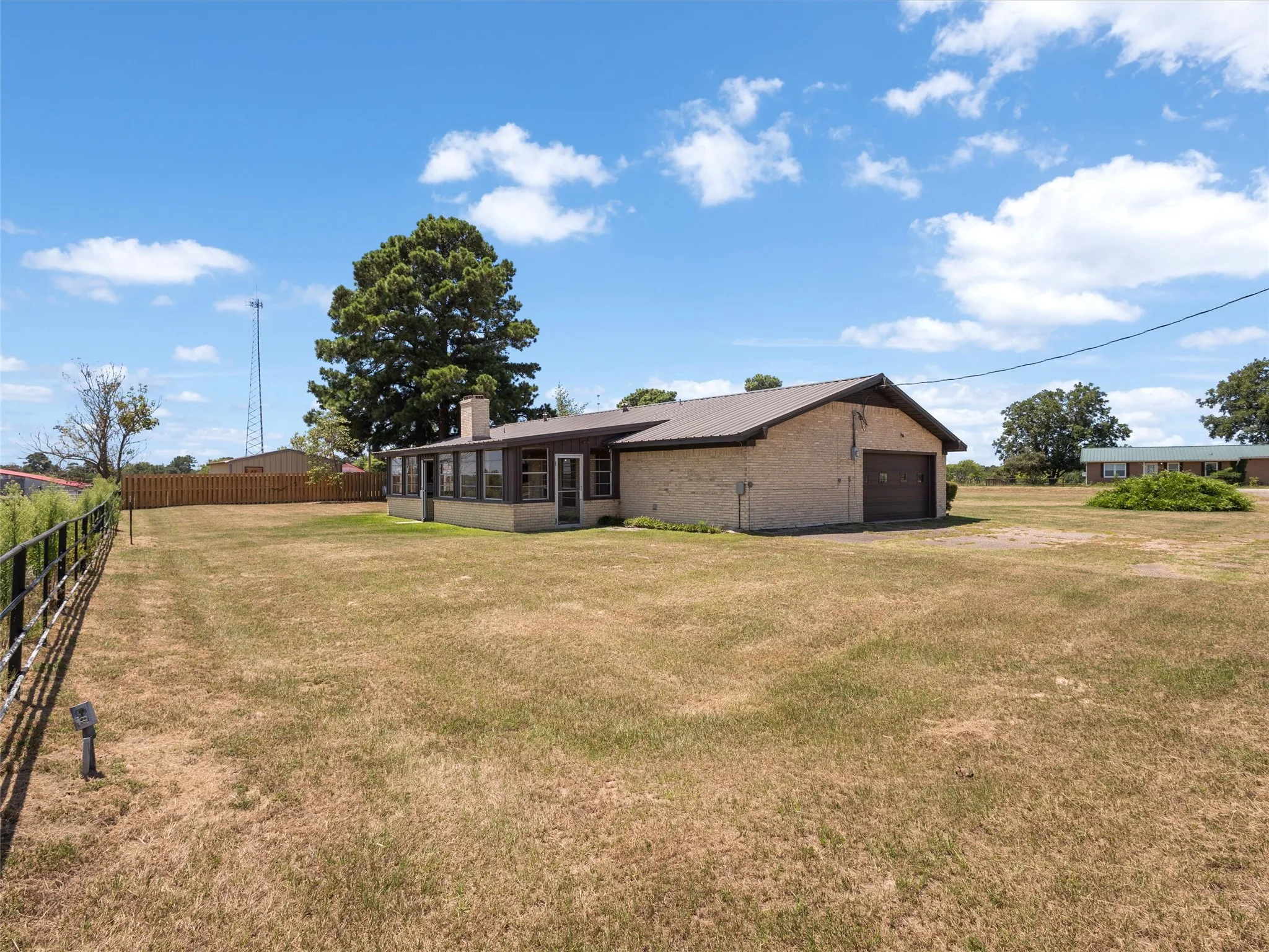 Single Family Residence For Sale in Upshur County , 2825 FM 1002, Big Sandy, Texas 75755, 3 Bedroom, 2 Bathroom, 2 Garage spaces, 2,222 Sqft, built in 1975, Price $299,900, mls#21358607, Real Estate Agent in Big Sandy, Homes For Sale in Upshur county, Homes For Sale in Big Sandy, Realtor in Big Sandy Texas, Real Estate Brokerage Independent Realty Texas, Luminita Cordes Realtor