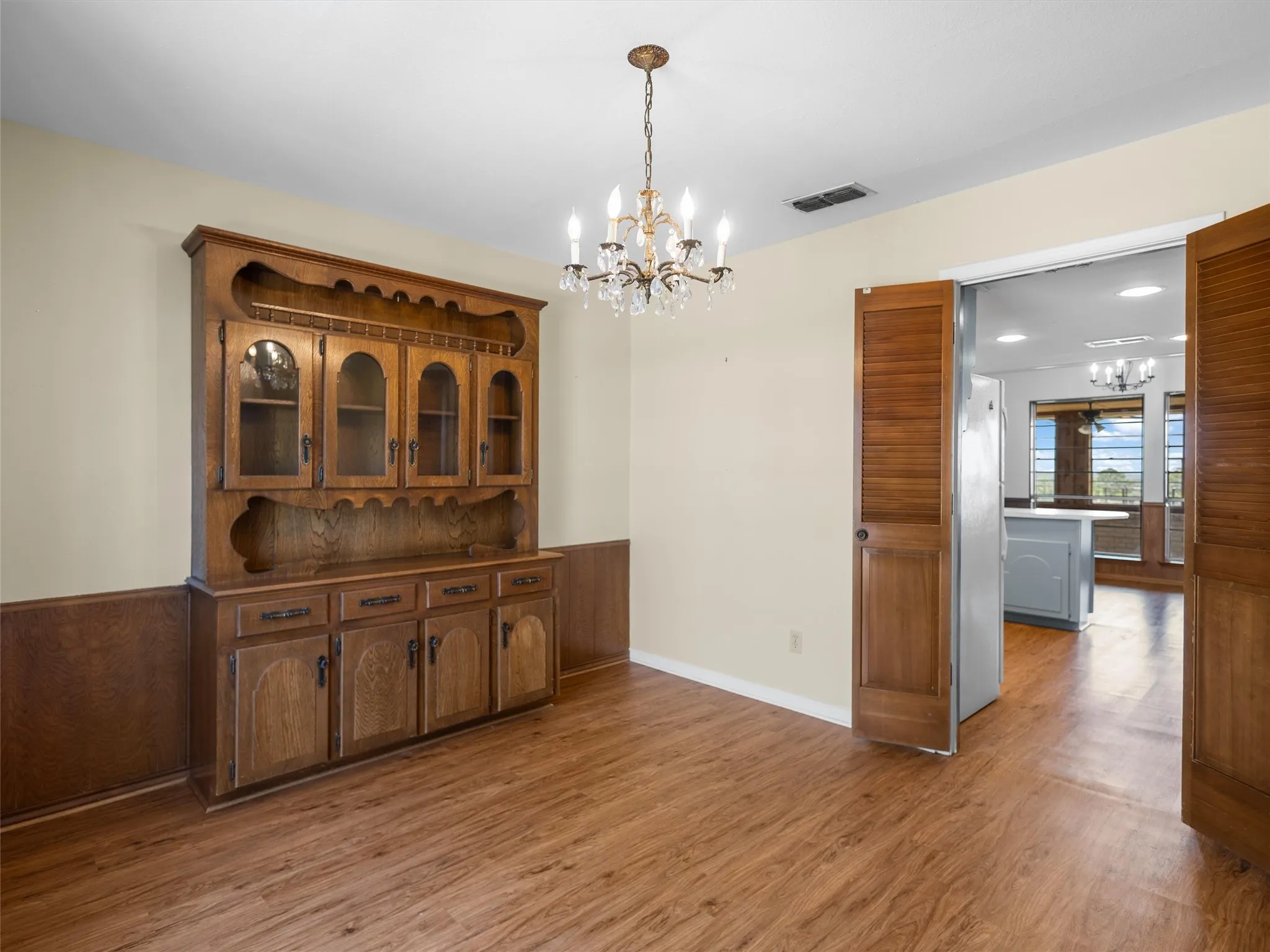 Single Family Residence For Sale in Upshur County , 2825 FM 1002, Big Sandy, Texas 75755, 3 Bedroom, 2 Bathroom, 2 Garage spaces, 2,222 Sqft, built in 1975, Price $299,900, mls#21358607, Real Estate Agent in Big Sandy, Homes For Sale in Upshur county, Homes For Sale in Big Sandy, Realtor in Big Sandy Texas, Real Estate Brokerage Independent Realty Texas, Luminita Cordes Realtor