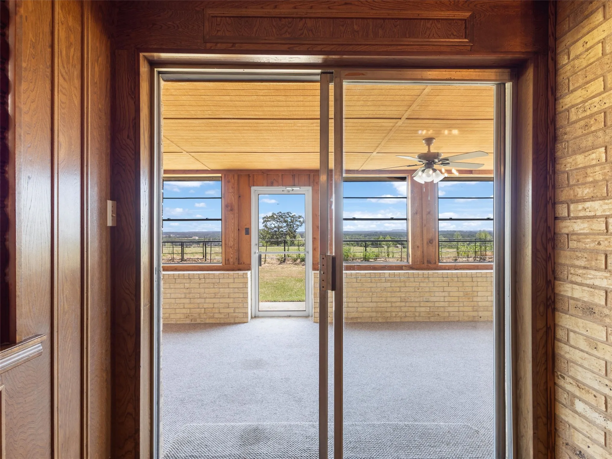 Single Family Residence For Sale in Upshur County , 2825 FM 1002, Big Sandy, Texas 75755, 3 Bedroom, 2 Bathroom, 2 Garage spaces, 2,222 Sqft, built in 1975, Price $299,900, mls#21358607, Real Estate Agent in Big Sandy, Homes For Sale in Upshur county, Homes For Sale in Big Sandy, Realtor in Big Sandy Texas, Real Estate Brokerage Independent Realty Texas, Luminita Cordes Realtor