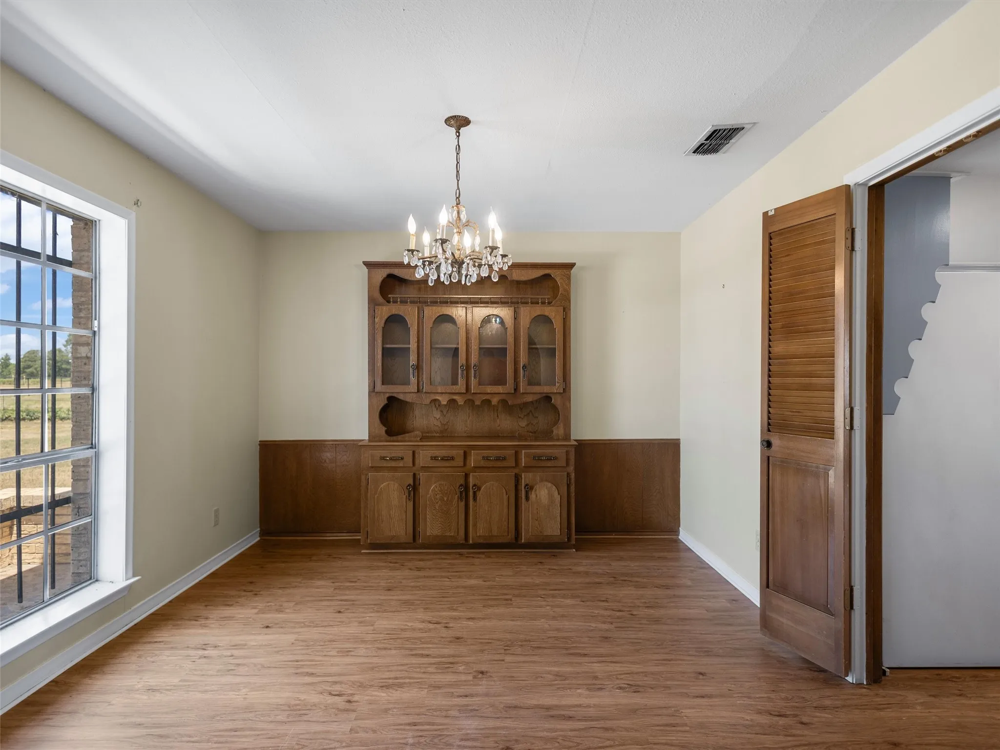 Single Family Residence For Sale in Upshur County , 2825 FM 1002, Big Sandy, Texas 75755, 3 Bedroom, 2 Bathroom, 2 Garage spaces, 2,222 Sqft, built in 1975, Price $299,900, mls#21358607, Real Estate Agent in Big Sandy, Homes For Sale in Upshur county, Homes For Sale in Big Sandy, Realtor in Big Sandy Texas, Real Estate Brokerage Independent Realty Texas, Luminita Cordes Realtor