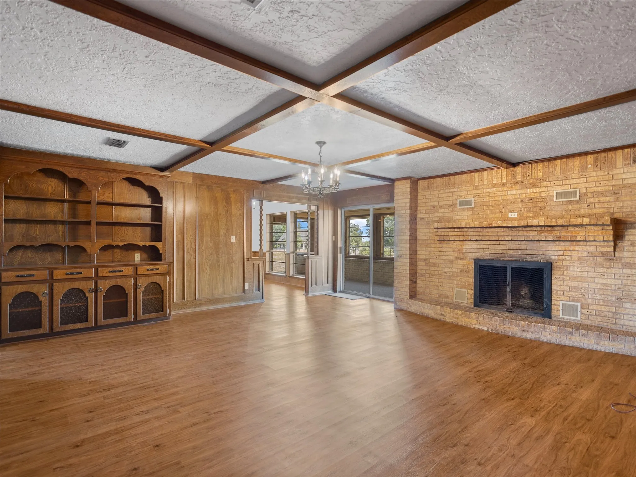 Single Family Residence For Sale in Upshur County , 2825 FM 1002, Big Sandy, Texas 75755, 3 Bedroom, 2 Bathroom, 2 Garage spaces, 2,222 Sqft, built in 1975, Price $299,900, mls#21358607, Real Estate Agent in Big Sandy, Homes For Sale in Upshur county, Homes For Sale in Big Sandy, Realtor in Big Sandy Texas, Real Estate Brokerage Independent Realty Texas, Luminita Cordes Realtor