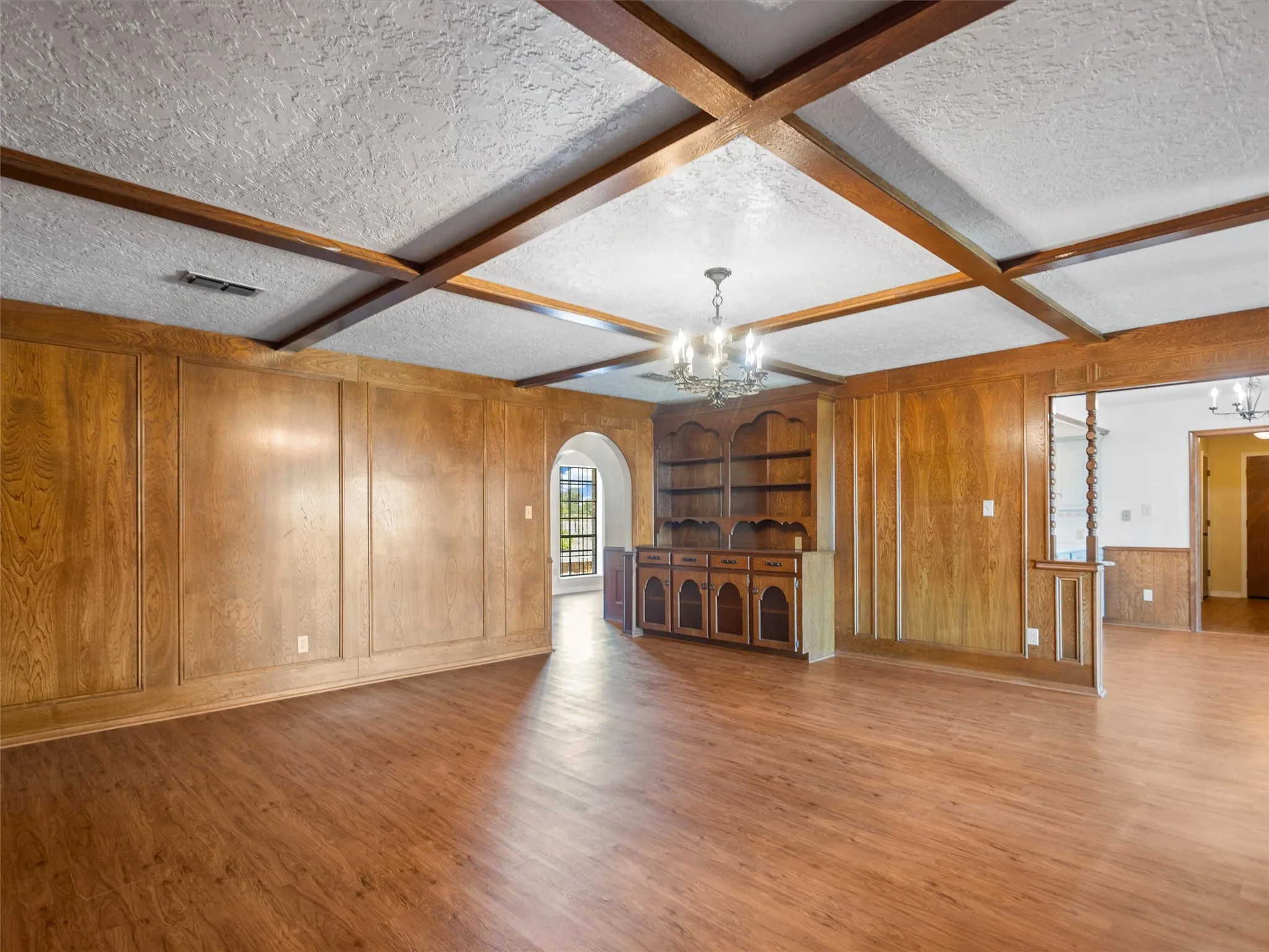 Single Family Residence For Sale in Upshur County , 2825 FM 1002, Big Sandy, Texas 75755, 3 Bedroom, 2 Bathroom, 2 Garage spaces, 2,222 Sqft, built in 1975, Price $299,900, mls#21358607, Real Estate Agent in Big Sandy, Homes For Sale in Upshur county, Homes For Sale in Big Sandy, Realtor in Big Sandy Texas, Real Estate Brokerage Independent Realty Texas, Luminita Cordes Realtor