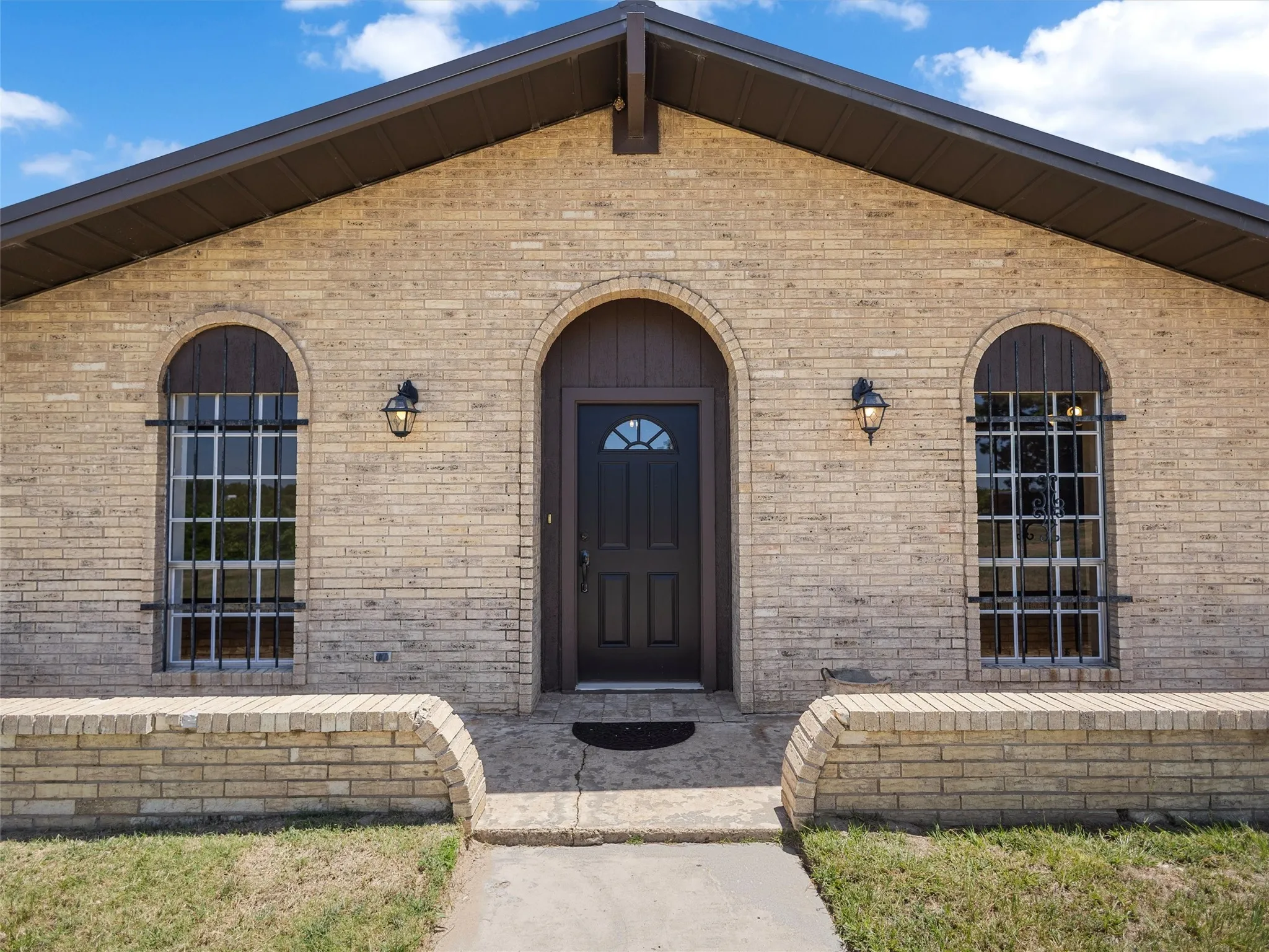 Single Family Residence For Sale in Upshur County , 2825 FM 1002, Big Sandy, Texas 75755, 3 Bedroom, 2 Bathroom, 2 Garage spaces, 2,222 Sqft, built in 1975, Price $299,900, mls#21358607, Real Estate Agent in Big Sandy, Homes For Sale in Upshur county, Homes For Sale in Big Sandy, Realtor in Big Sandy Texas, Real Estate Brokerage Independent Realty Texas, Luminita Cordes Realtor