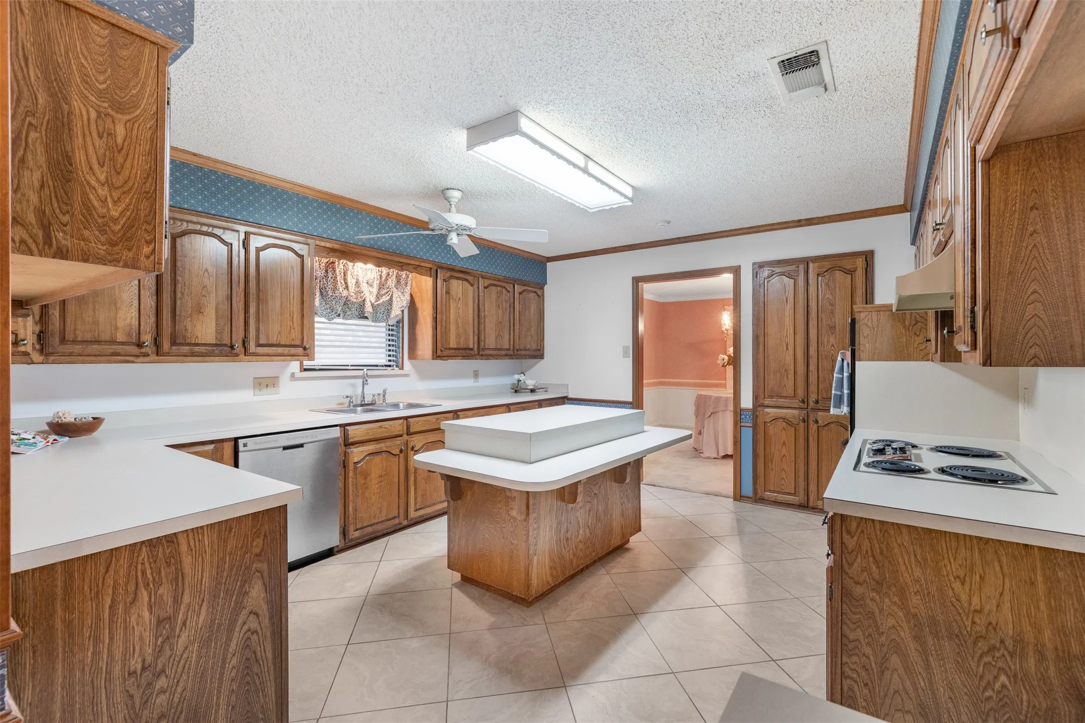 Single Family Residence For Sale in Grayson County , 1814 Sandra Drive, Sherman, Texas 75092, 4 Bedroom, 3 Bathroom, 2 Garage spaces, 3,001 Sqft, built in 1979, mls#21358158, Real Estate Agent in Sherman, Homes For Sale in Grayson county, Homes For Sale in Sherman, Realtor in Sherman Texas, Real Estate Brokerage Independent Realty Texas, Luminita Cordes Realtor