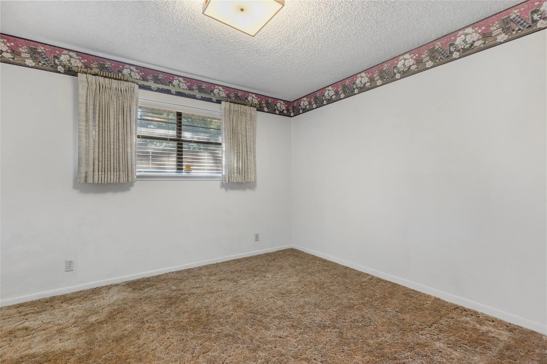 Single Family Residence For Sale in Grayson County , 1814 Sandra Drive, Sherman, Texas 75092, 4 Bedroom, 3 Bathroom, 2 Garage spaces, 3,001 Sqft, built in 1979, mls#21358158, Real Estate Agent in Sherman, Homes For Sale in Grayson county, Homes For Sale in Sherman, Realtor in Sherman Texas, Real Estate Brokerage Independent Realty Texas, Luminita Cordes Realtor