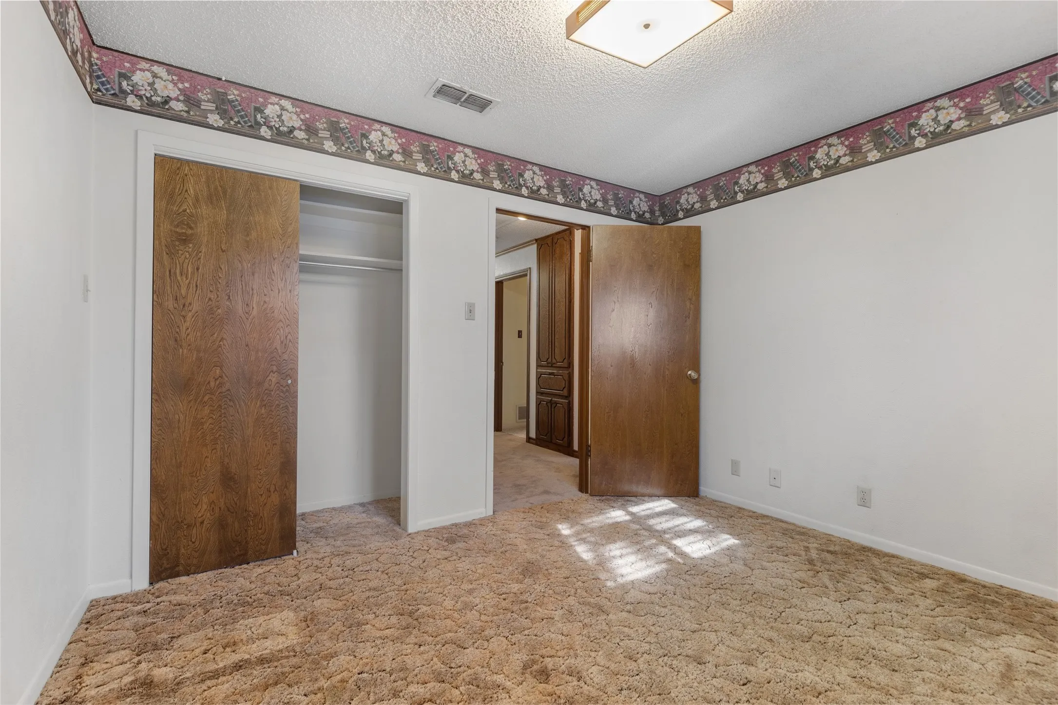 Single Family Residence For Sale in Grayson County , 1814 Sandra Drive, Sherman, Texas 75092, 4 Bedroom, 3 Bathroom, 2 Garage spaces, 3,001 Sqft, built in 1979, mls#21358158, Real Estate Agent in Sherman, Homes For Sale in Grayson county, Homes For Sale in Sherman, Realtor in Sherman Texas, Real Estate Brokerage Independent Realty Texas, Luminita Cordes Realtor