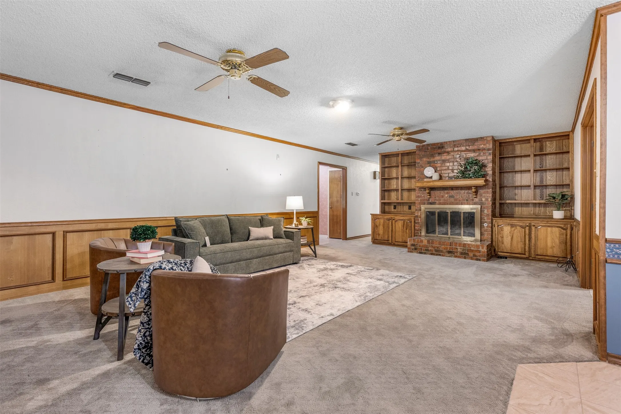Single Family Residence For Sale in Grayson County , 1814 Sandra Drive, Sherman, Texas 75092, 4 Bedroom, 3 Bathroom, 2 Garage spaces, 3,001 Sqft, built in 1979, mls#21358158, Real Estate Agent in Sherman, Homes For Sale in Grayson county, Homes For Sale in Sherman, Realtor in Sherman Texas, Real Estate Brokerage Independent Realty Texas, Luminita Cordes Realtor