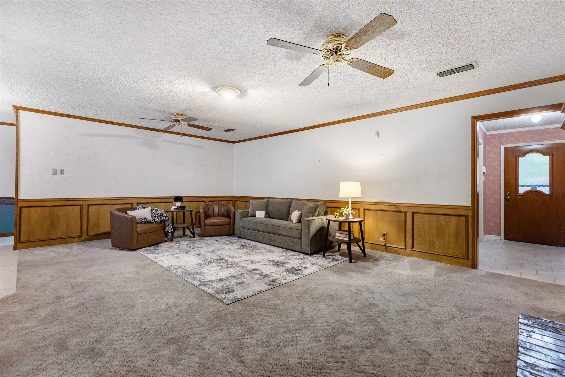 Single Family Residence For Sale in Grayson County , 1814 Sandra Drive, Sherman, Texas 75092, 4 Bedroom, 3 Bathroom, 2 Garage spaces, 3,001 Sqft, built in 1979, mls#21358158, Real Estate Agent in Sherman, Homes For Sale in Grayson county, Homes For Sale in Sherman, Realtor in Sherman Texas, Real Estate Brokerage Independent Realty Texas, Luminita Cordes Realtor