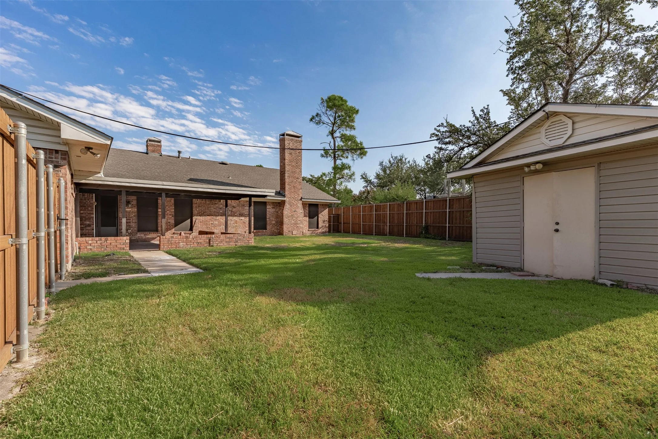 Single Family Residence For Sale in Grayson County , 1814 Sandra Drive, Sherman, Texas 75092, 4 Bedroom, 3 Bathroom, 2 Garage spaces, 3,001 Sqft, built in 1979, mls#21358158, Real Estate Agent in Sherman, Homes For Sale in Grayson county, Homes For Sale in Sherman, Realtor in Sherman Texas, Real Estate Brokerage Independent Realty Texas, Luminita Cordes Realtor