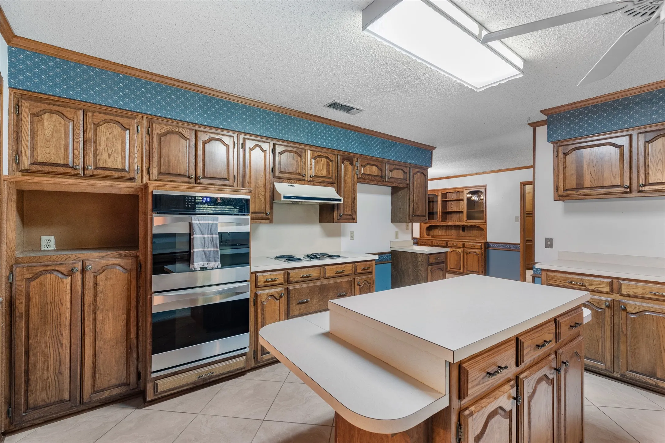 Single Family Residence For Sale in Grayson County , 1814 Sandra Drive, Sherman, Texas 75092, 4 Bedroom, 3 Bathroom, 2 Garage spaces, 3,001 Sqft, built in 1979, mls#21358158, Real Estate Agent in Sherman, Homes For Sale in Grayson county, Homes For Sale in Sherman, Realtor in Sherman Texas, Real Estate Brokerage Independent Realty Texas, Luminita Cordes Realtor