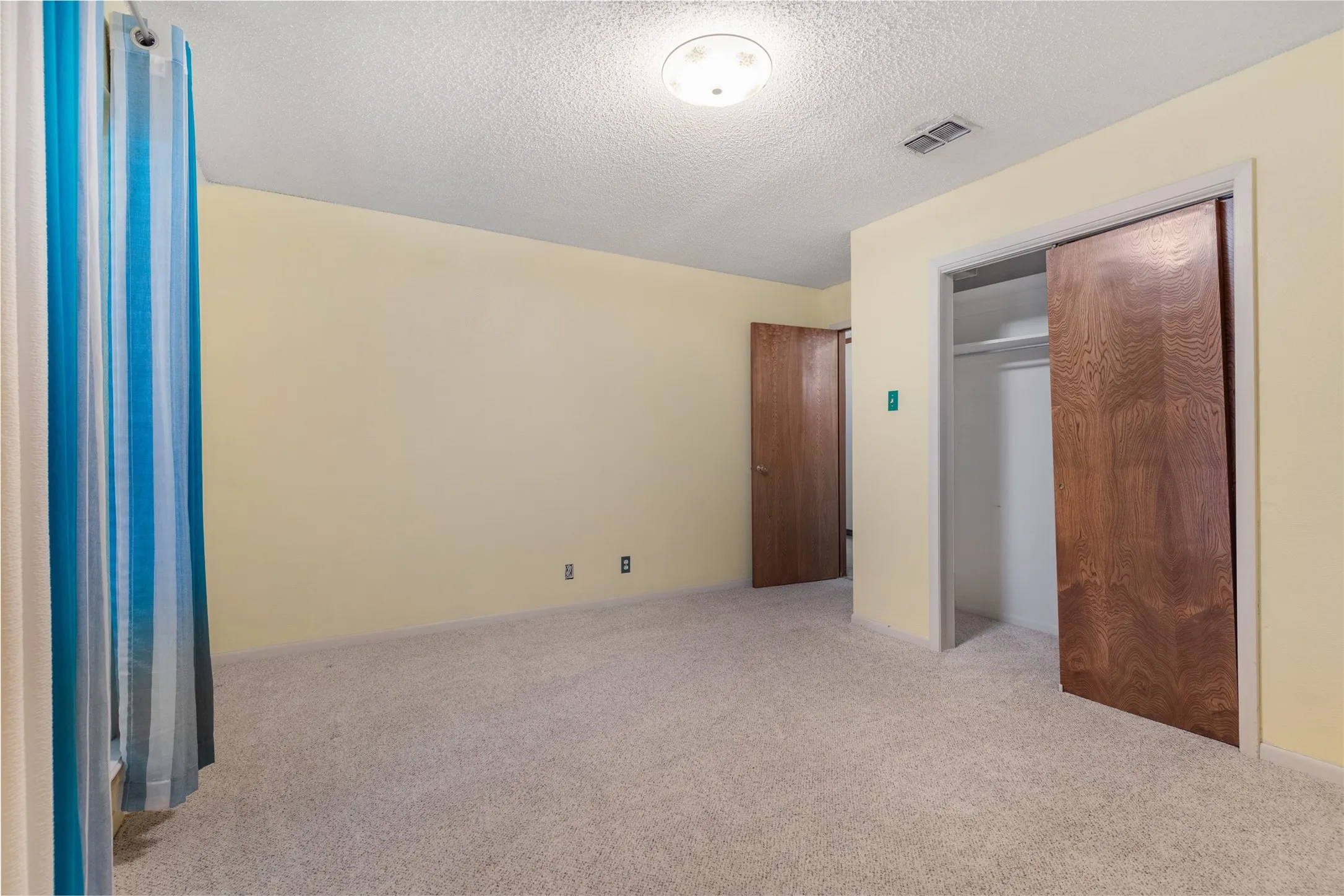 Single Family Residence For Sale in Grayson County , 1814 Sandra Drive, Sherman, Texas 75092, 4 Bedroom, 3 Bathroom, 2 Garage spaces, 3,001 Sqft, built in 1979, mls#21358158, Real Estate Agent in Sherman, Homes For Sale in Grayson county, Homes For Sale in Sherman, Realtor in Sherman Texas, Real Estate Brokerage Independent Realty Texas, Luminita Cordes Realtor