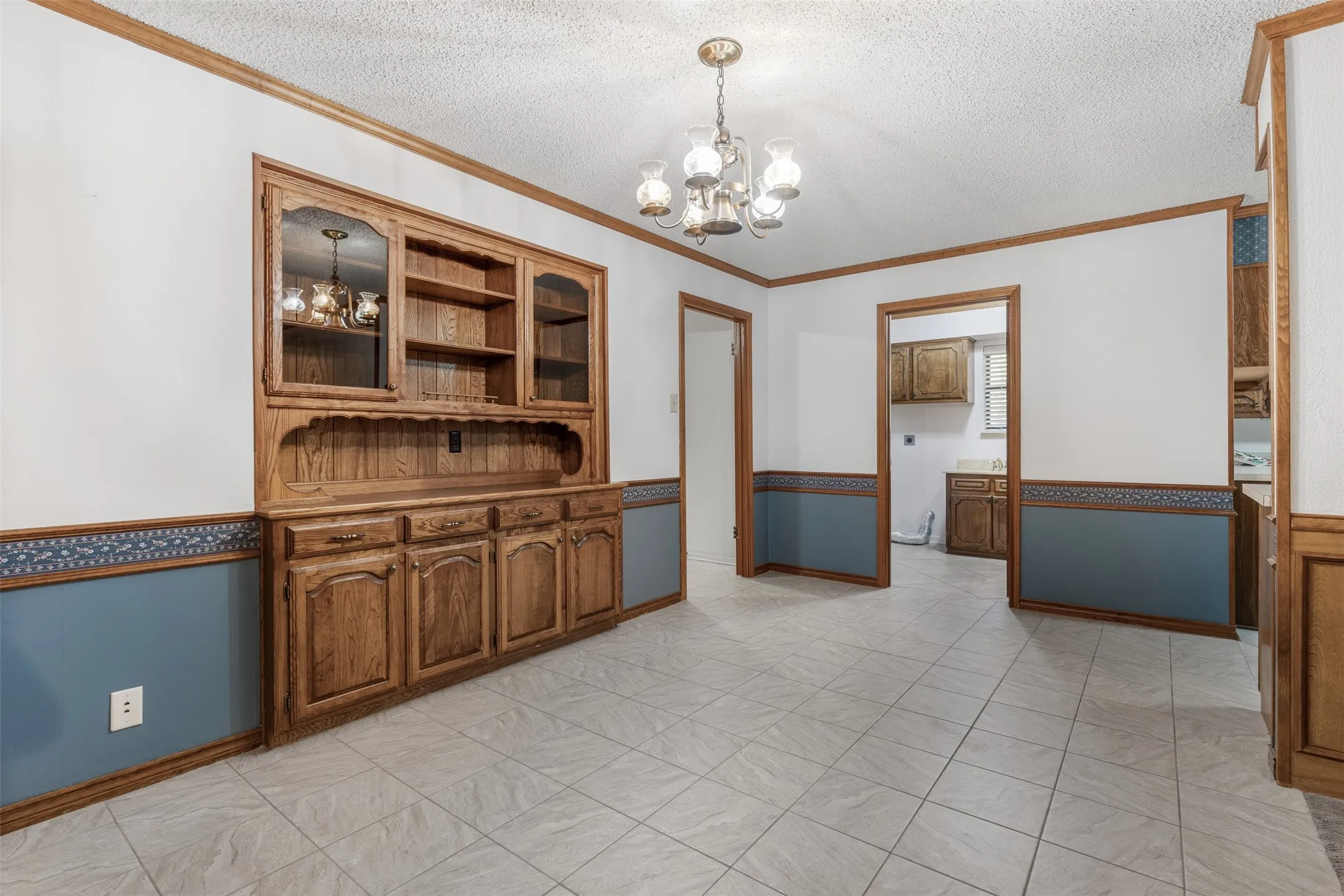 Single Family Residence For Sale in Grayson County , 1814 Sandra Drive, Sherman, Texas 75092, 4 Bedroom, 3 Bathroom, 2 Garage spaces, 3,001 Sqft, built in 1979, mls#21358158, Real Estate Agent in Sherman, Homes For Sale in Grayson county, Homes For Sale in Sherman, Realtor in Sherman Texas, Real Estate Brokerage Independent Realty Texas, Luminita Cordes Realtor