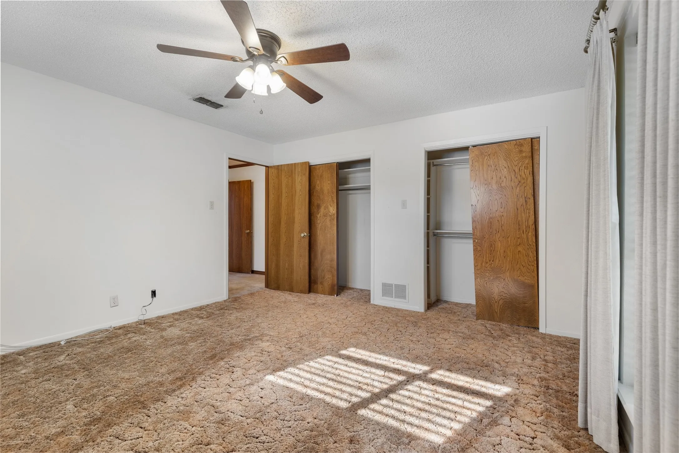Single Family Residence For Sale in Grayson County , 1814 Sandra Drive, Sherman, Texas 75092, 4 Bedroom, 3 Bathroom, 2 Garage spaces, 3,001 Sqft, built in 1979, mls#21358158, Real Estate Agent in Sherman, Homes For Sale in Grayson county, Homes For Sale in Sherman, Realtor in Sherman Texas, Real Estate Brokerage Independent Realty Texas, Luminita Cordes Realtor