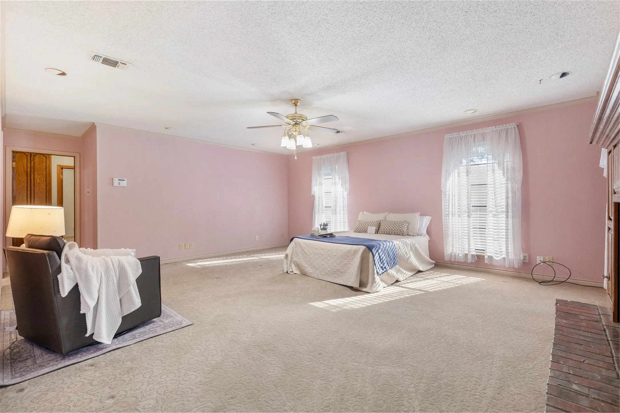 Single Family Residence For Sale in Grayson County , 1814 Sandra Drive, Sherman, Texas 75092, 4 Bedroom, 3 Bathroom, 2 Garage spaces, 3,001 Sqft, built in 1979, mls#21358158, Real Estate Agent in Sherman, Homes For Sale in Grayson county, Homes For Sale in Sherman, Realtor in Sherman Texas, Real Estate Brokerage Independent Realty Texas, Luminita Cordes Realtor