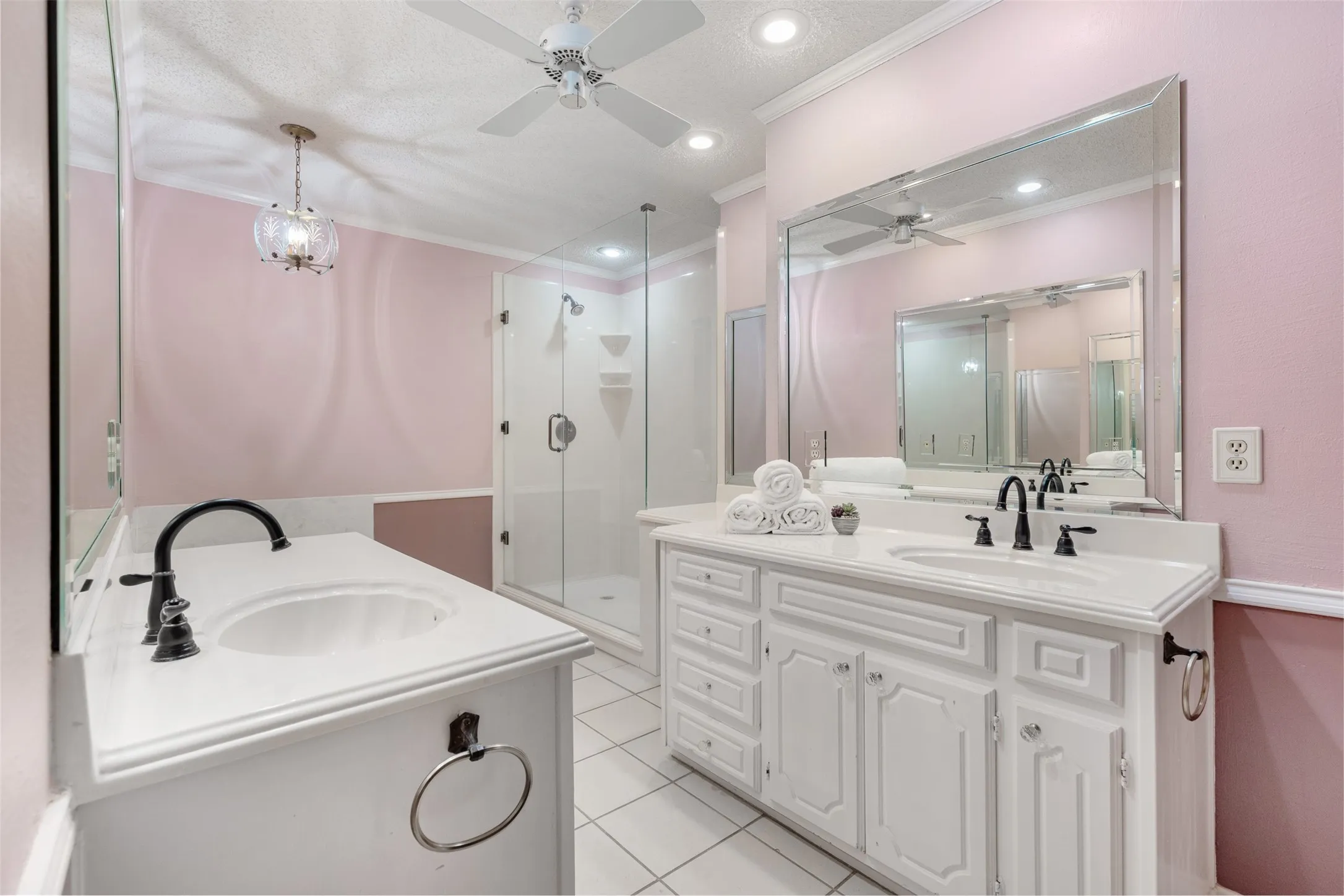 Single Family Residence For Sale in Grayson County , 1814 Sandra Drive, Sherman, Texas 75092, 4 Bedroom, 3 Bathroom, 2 Garage spaces, 3,001 Sqft, built in 1979, mls#21358158, Real Estate Agent in Sherman, Homes For Sale in Grayson county, Homes For Sale in Sherman, Realtor in Sherman Texas, Real Estate Brokerage Independent Realty Texas, Luminita Cordes Realtor
