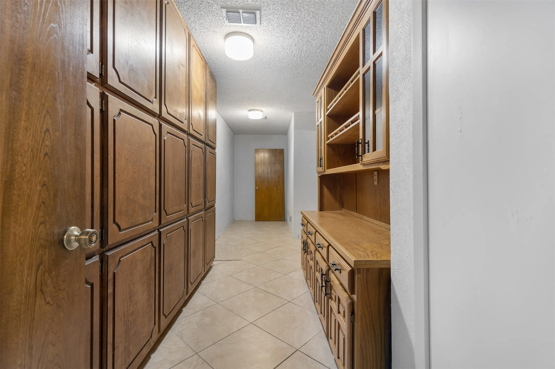 Single Family Residence For Sale in Grayson County , 1814 Sandra Drive, Sherman, Texas 75092, 4 Bedroom, 3 Bathroom, 2 Garage spaces, 3,001 Sqft, built in 1979, mls#21358158, Real Estate Agent in Sherman, Homes For Sale in Grayson county, Homes For Sale in Sherman, Realtor in Sherman Texas, Real Estate Brokerage Independent Realty Texas, Luminita Cordes Realtor