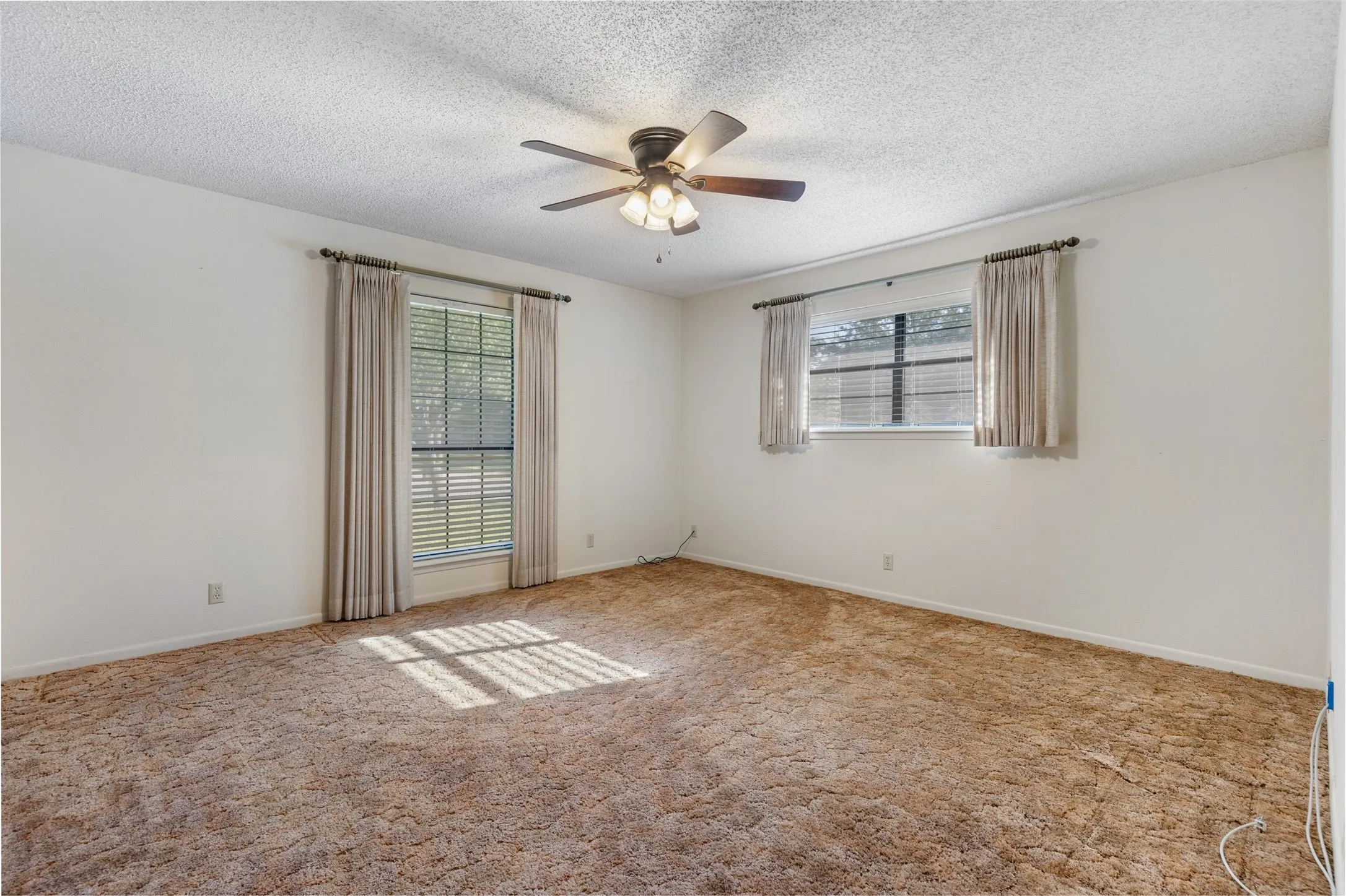 Single Family Residence For Sale in Grayson County , 1814 Sandra Drive, Sherman, Texas 75092, 4 Bedroom, 3 Bathroom, 2 Garage spaces, 3,001 Sqft, built in 1979, mls#21358158, Real Estate Agent in Sherman, Homes For Sale in Grayson county, Homes For Sale in Sherman, Realtor in Sherman Texas, Real Estate Brokerage Independent Realty Texas, Luminita Cordes Realtor