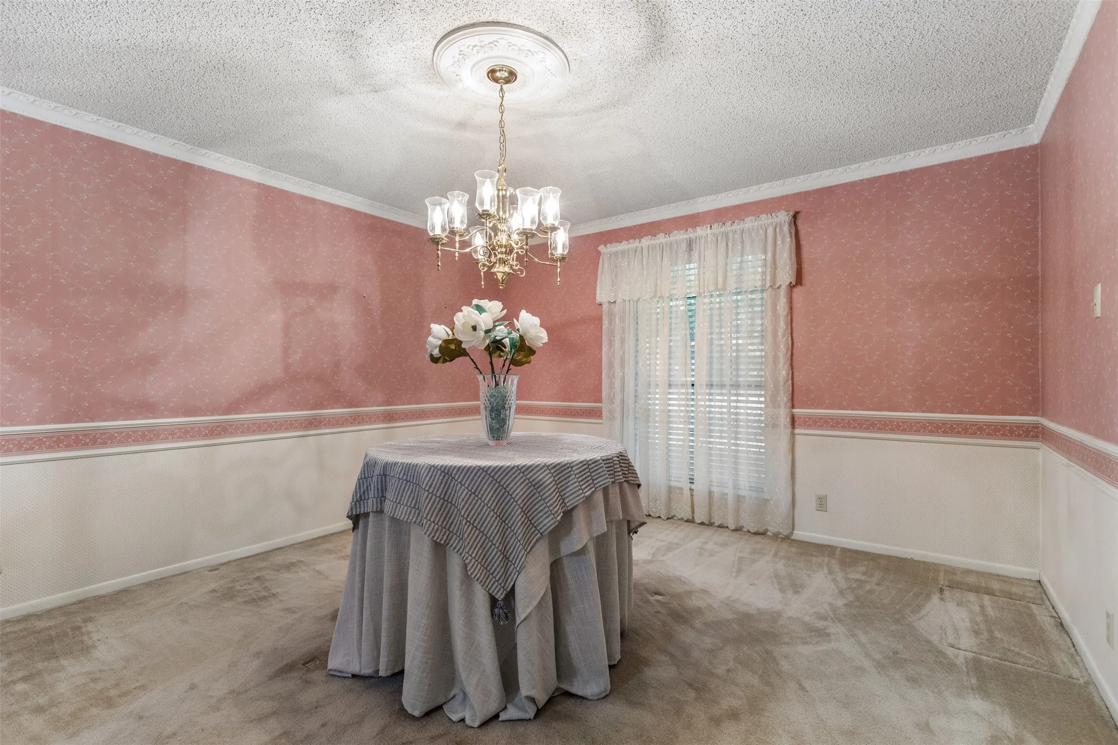 Single Family Residence For Sale in Grayson County , 1814 Sandra Drive, Sherman, Texas 75092, 4 Bedroom, 3 Bathroom, 2 Garage spaces, 3,001 Sqft, built in 1979, mls#21358158, Real Estate Agent in Sherman, Homes For Sale in Grayson county, Homes For Sale in Sherman, Realtor in Sherman Texas, Real Estate Brokerage Independent Realty Texas, Luminita Cordes Realtor