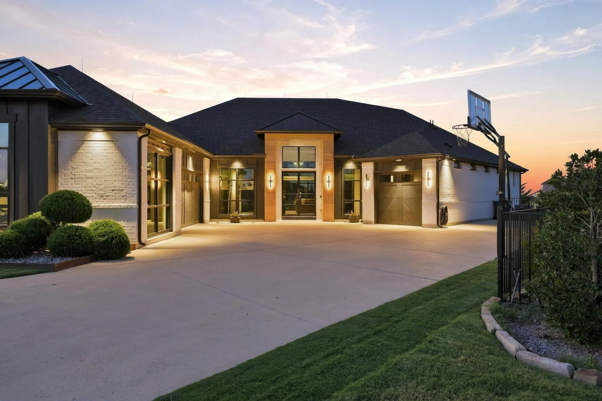 Single Family Residence For Sale in Grayson County , 1604 Covered Bridge Court, Gunter, Texas 75058, 4 Bedroom, 6 Bathroom, 3 Garage spaces, 3,864 Sqft, built in 2022, mls#21356663, Real Estate Agent in Gunter, Homes For Sale in Grayson county, Homes For Sale in Gunter, Realtor in Gunter Texas, Real Estate Brokerage Independent Realty Texas, Luminita Cordes Realtor